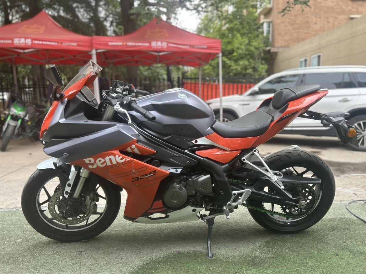 贝纳利 龙卷风 Tornado 302R