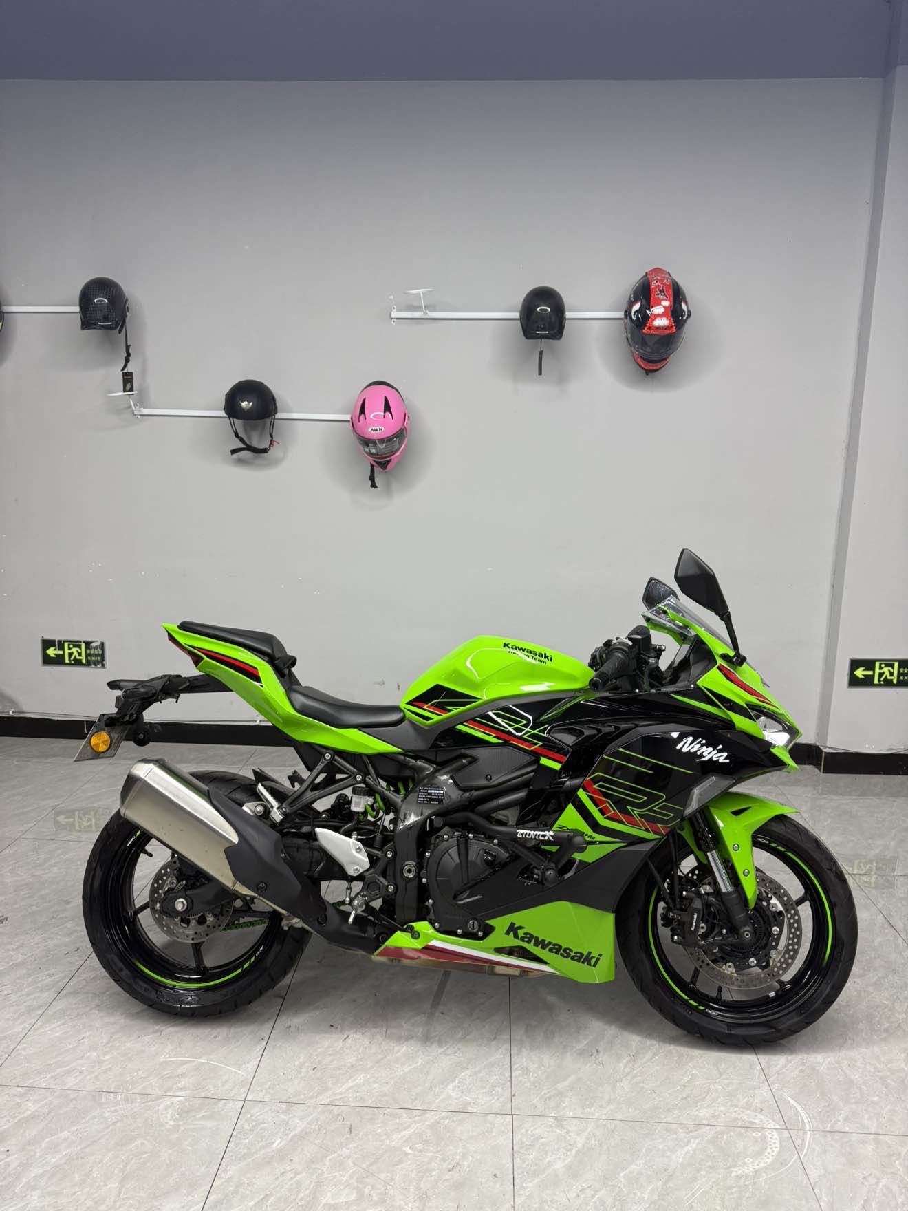 川崎 ZX-4R