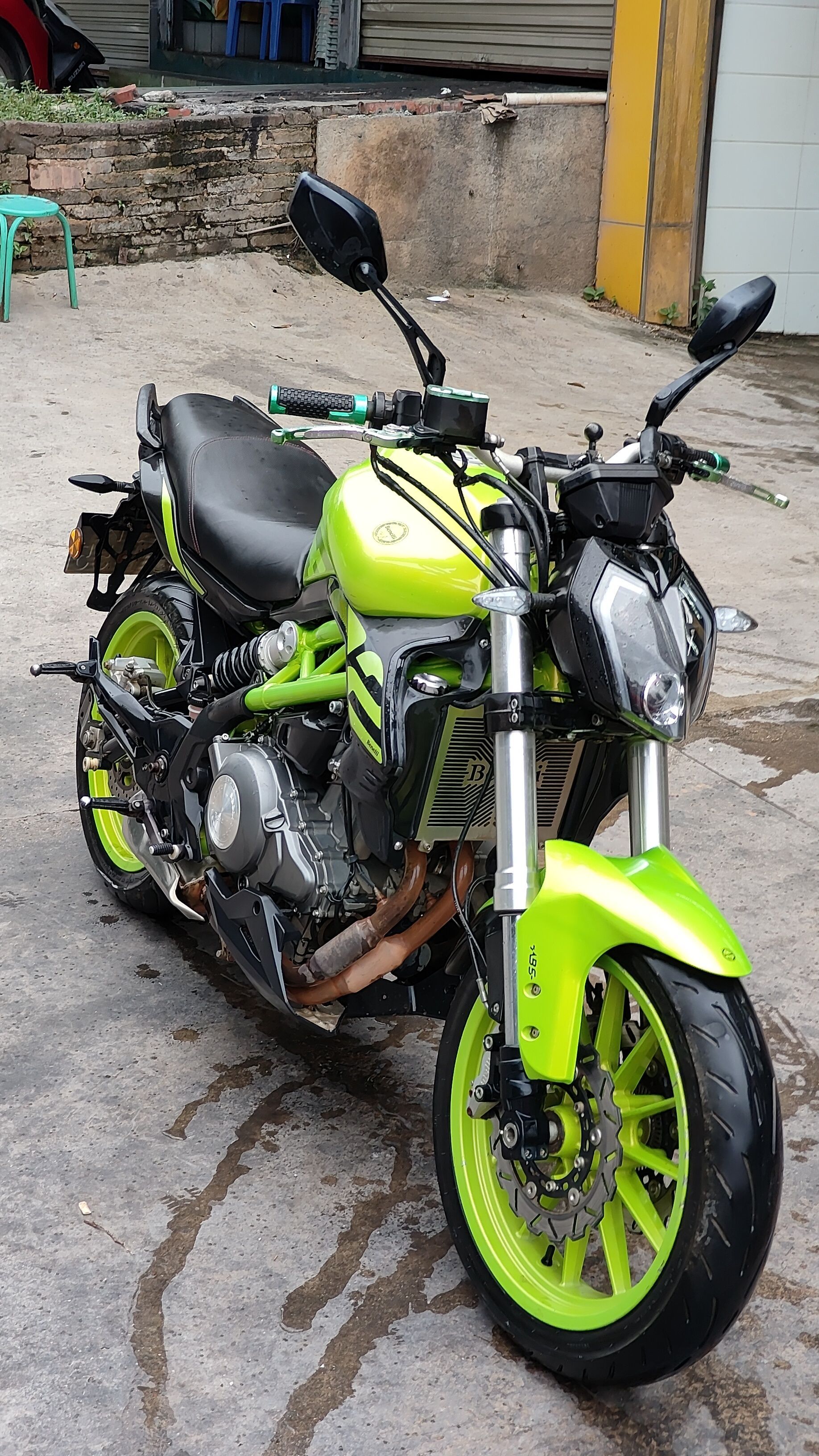 贝纳利 蓝宝龙 BN302S