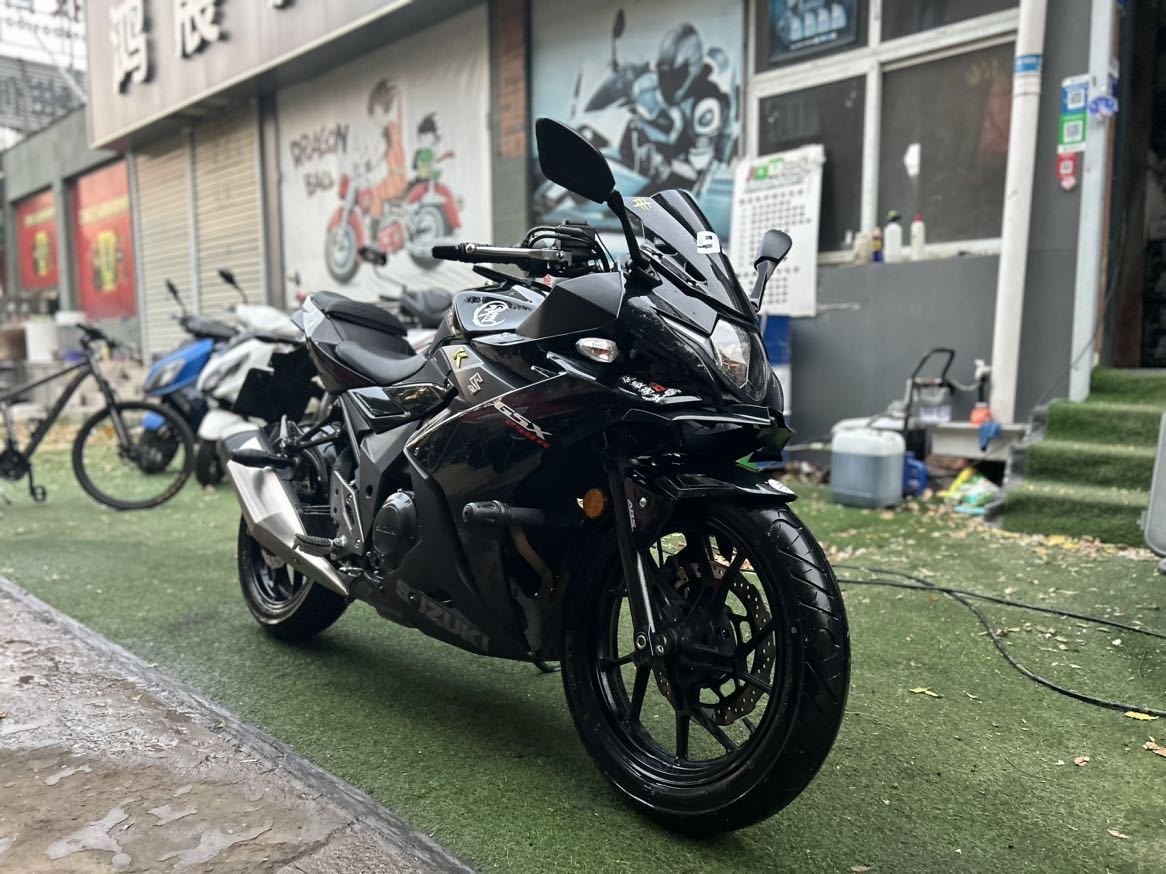豪爵铃木 GSX250R