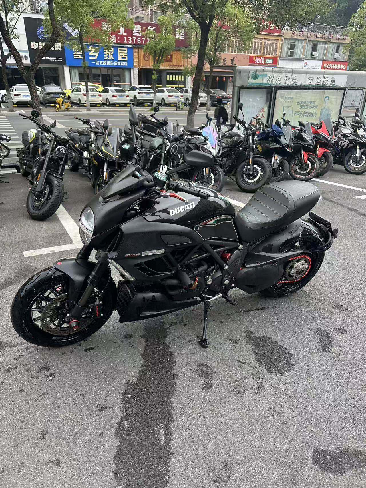 杜卡迪 Diavel 