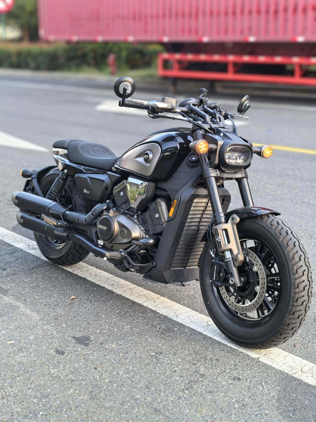 QJMOTOR 闪600
