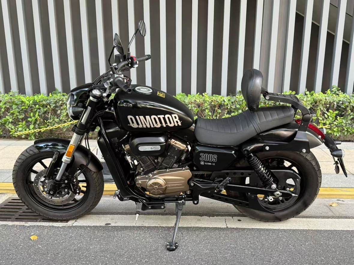 QJMOTOR 闪300S
