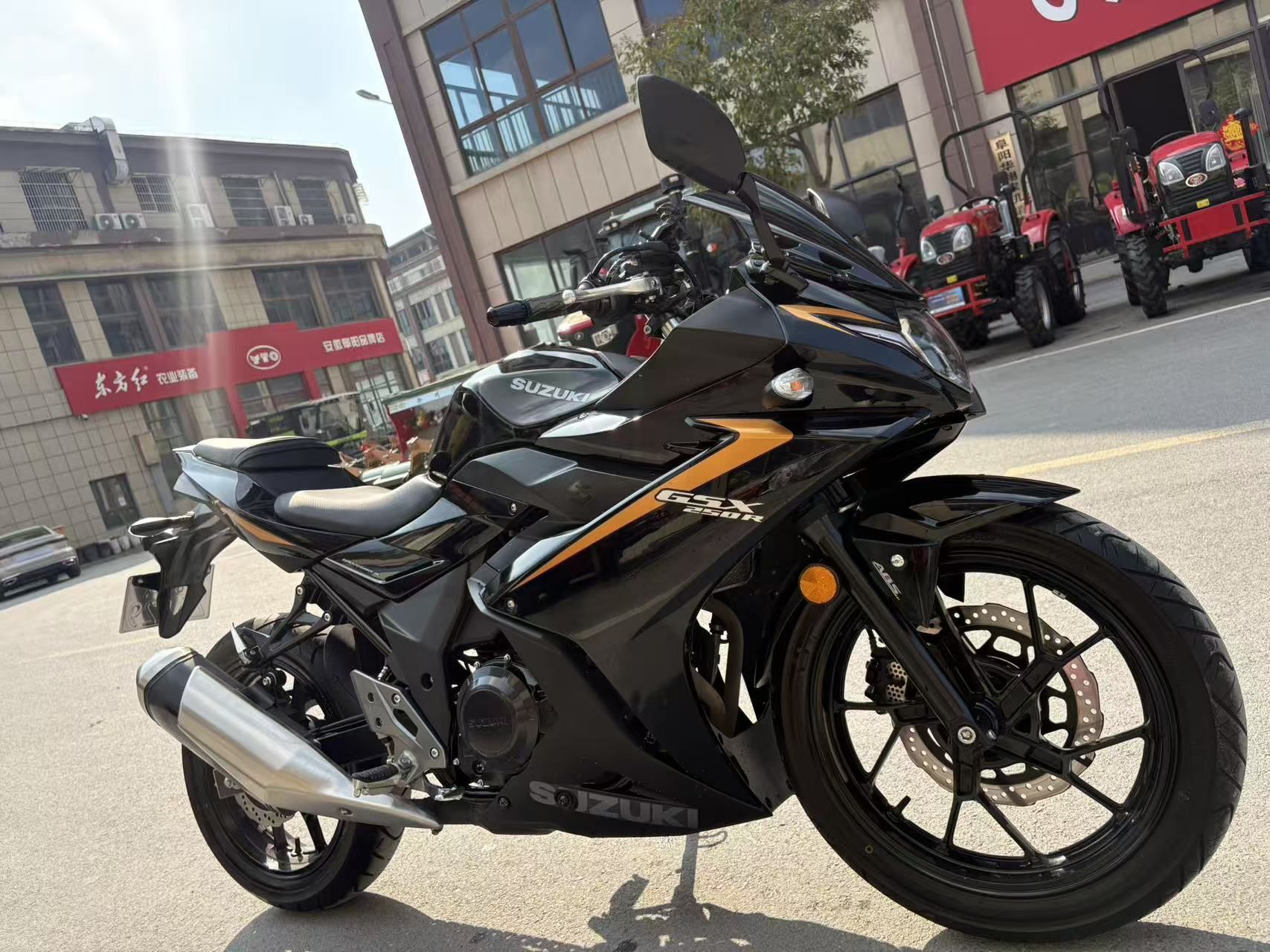 豪爵铃木 GSX250R