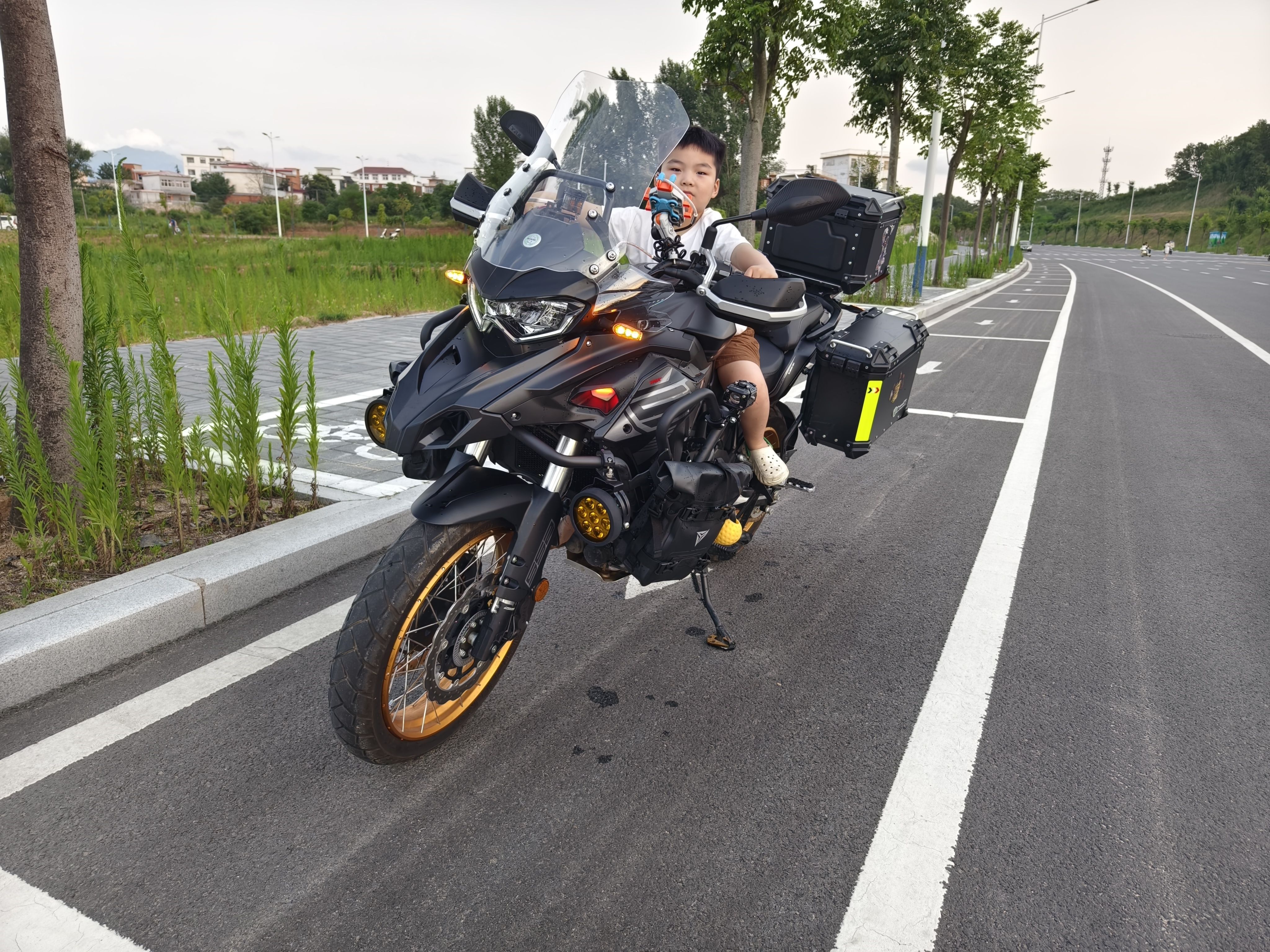 贝纳利 TRK552