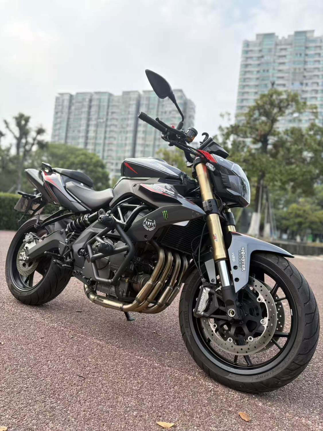 贝纳利 TNT600i