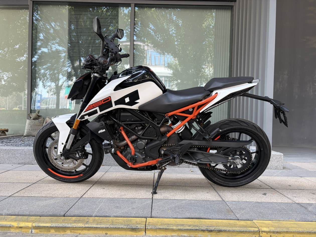 KTMR2R 250 Duke