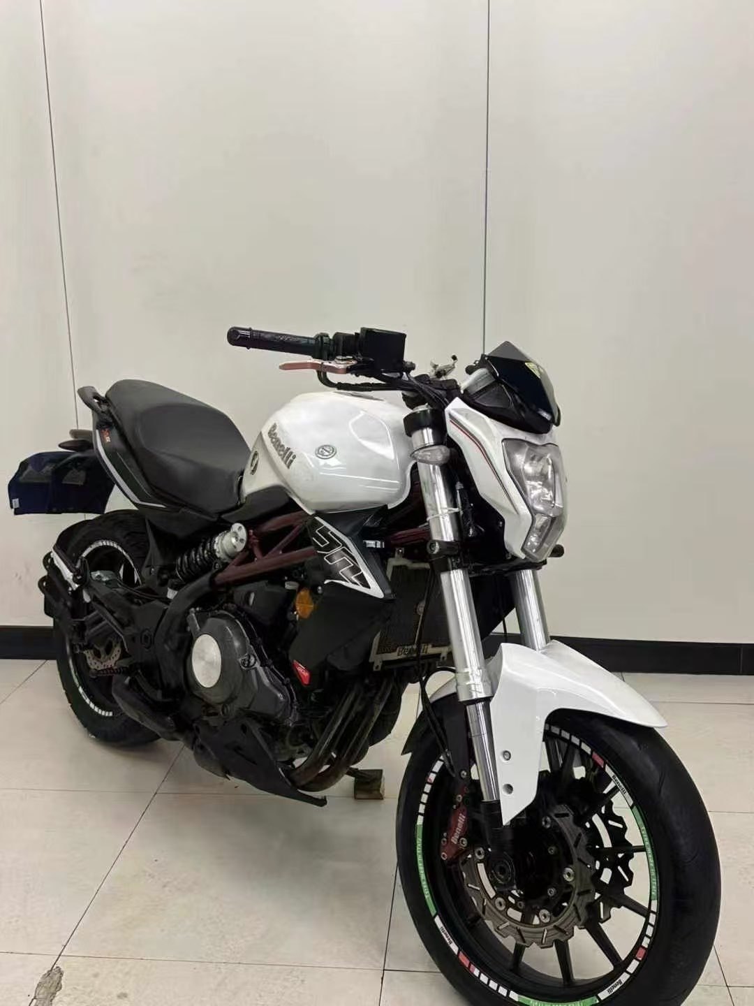 贝纳利 蓝宝龙 BN302S