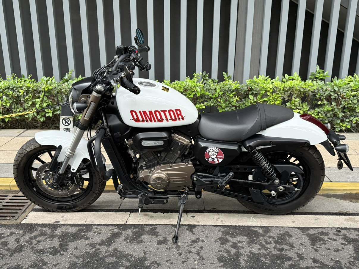 QJMOTOR 闪300S