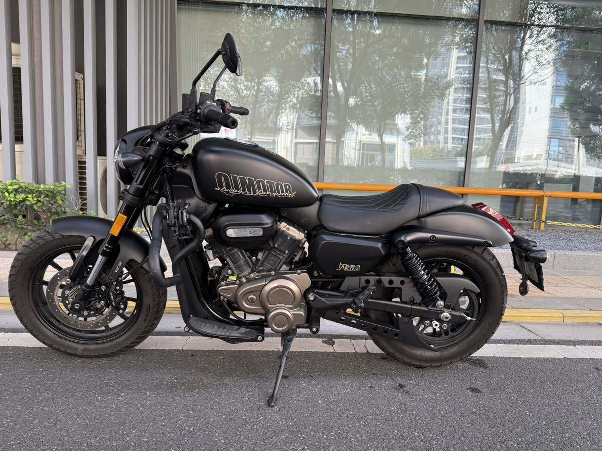 QJMOTOR 闪300S