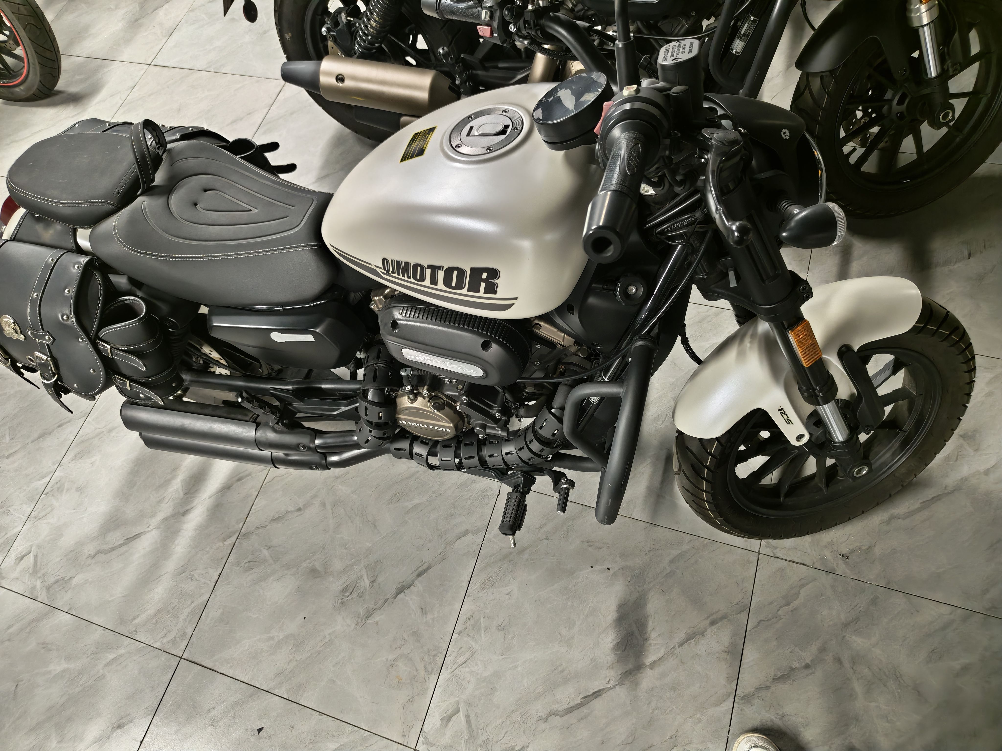 QJMOTOR 闪250