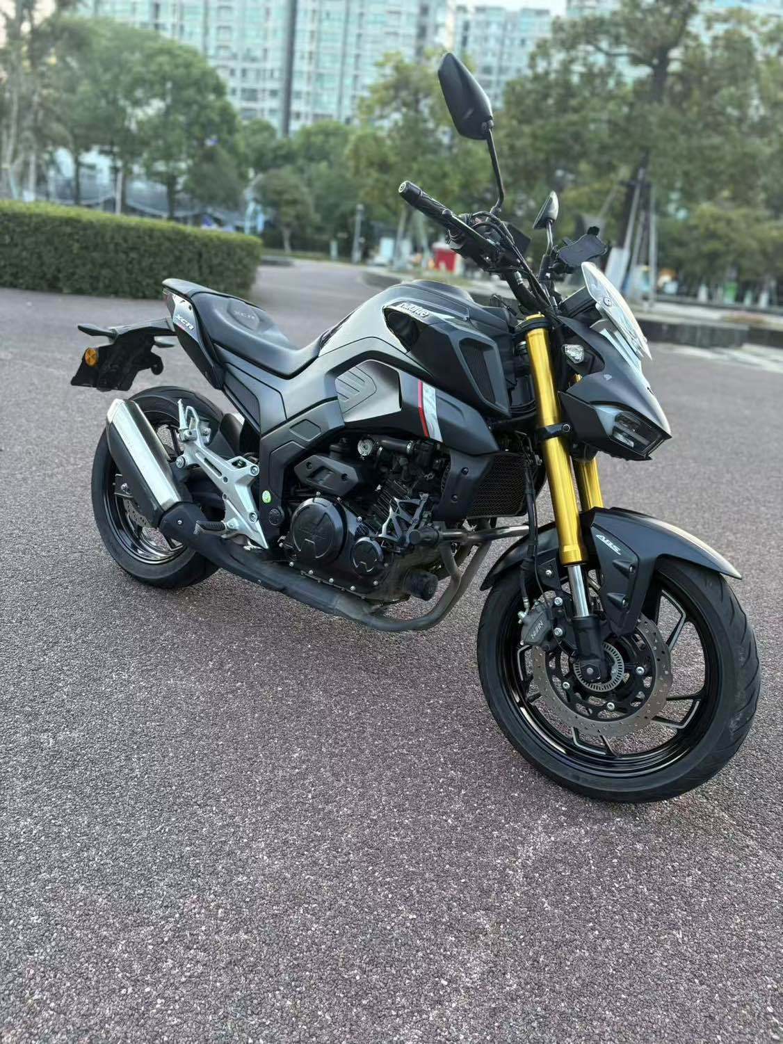 豪爵 XCR300