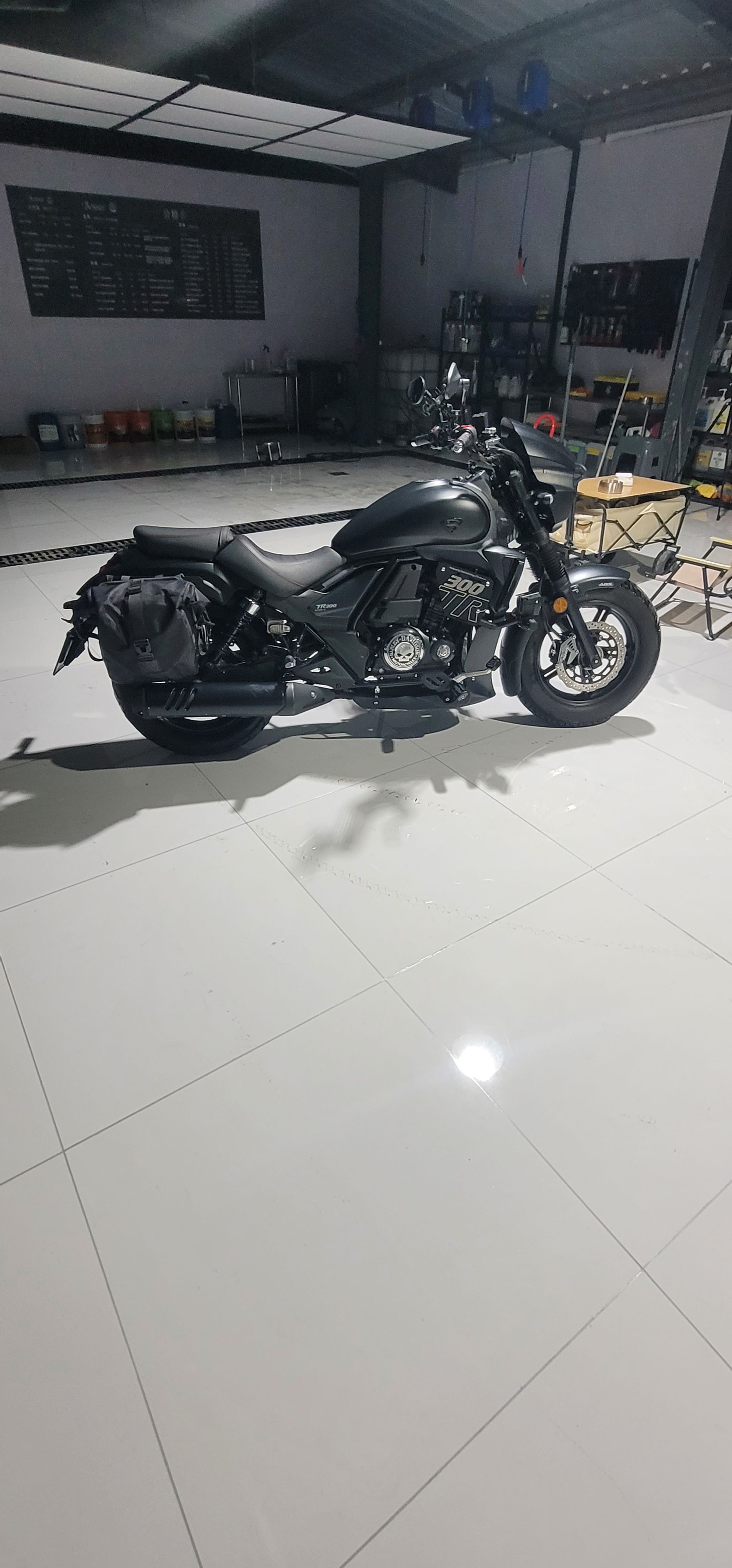 豪爵 TR300