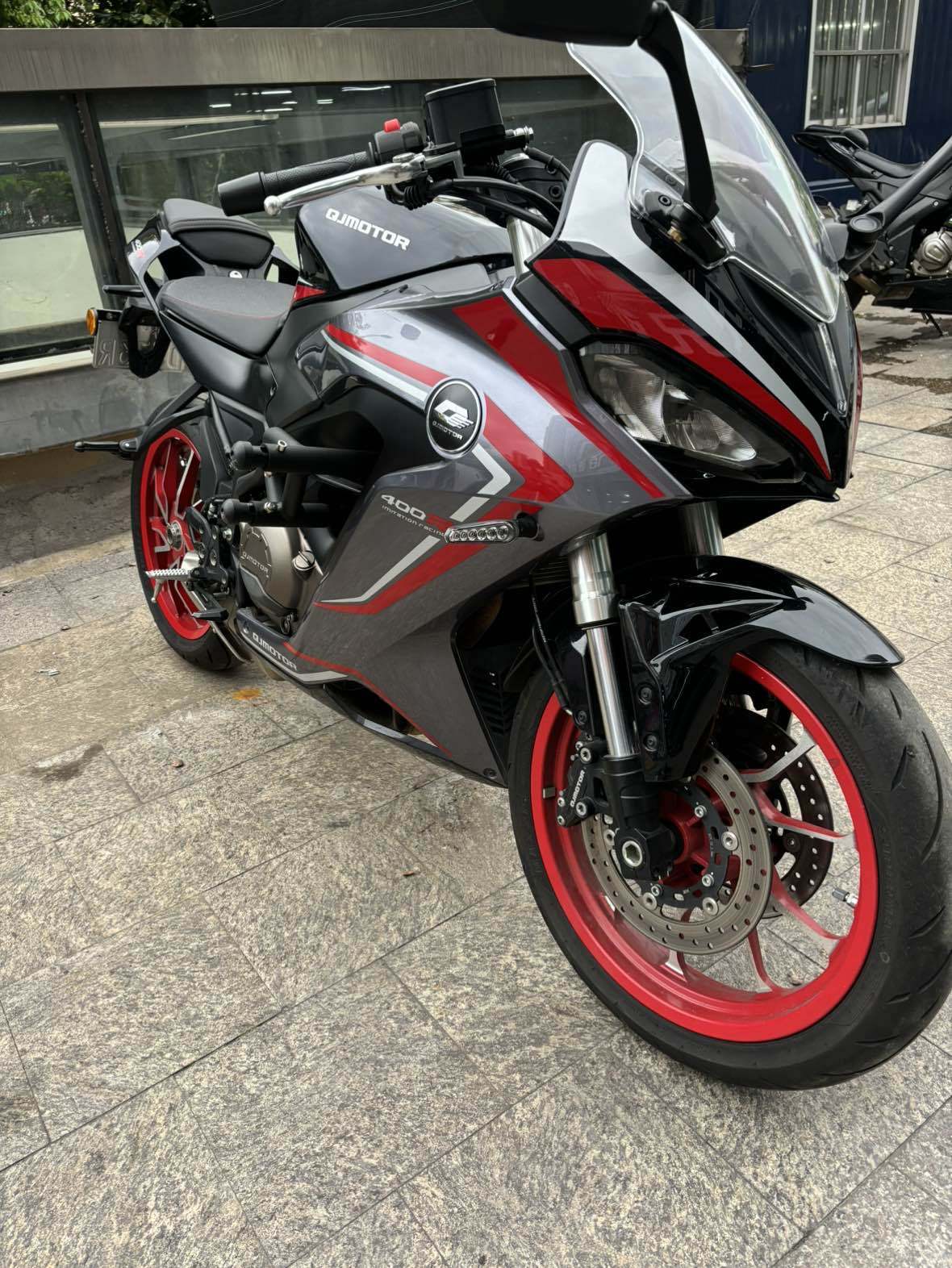 QJMOTOR 赛400