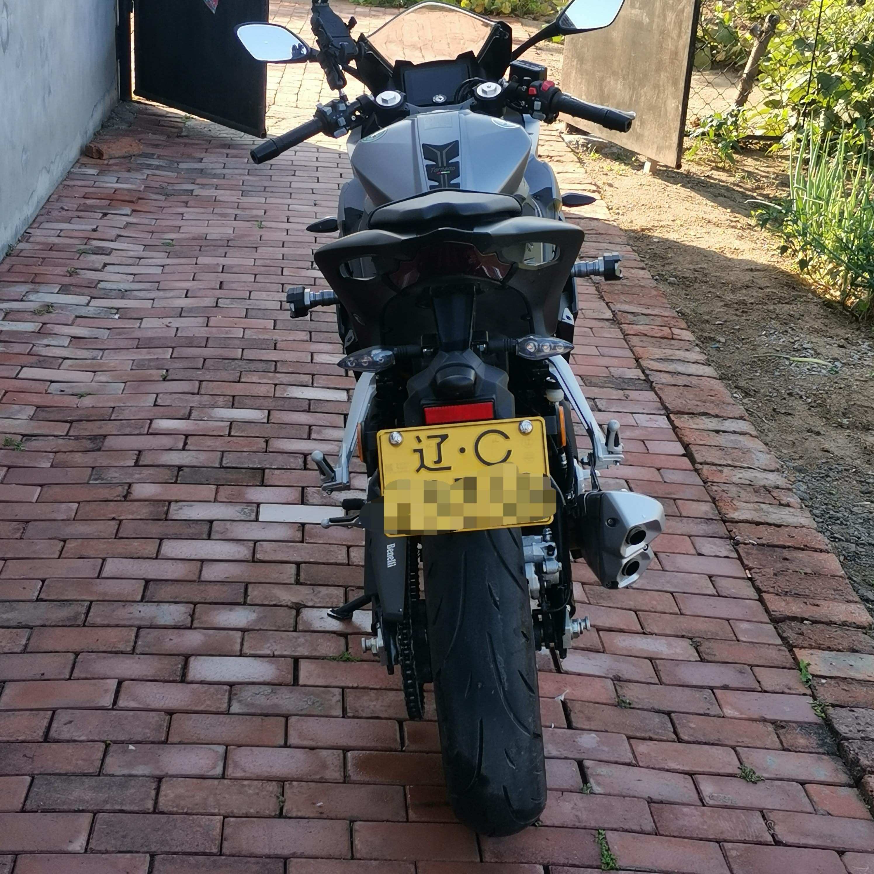 贝纳利 龙卷风 Tornado 302R