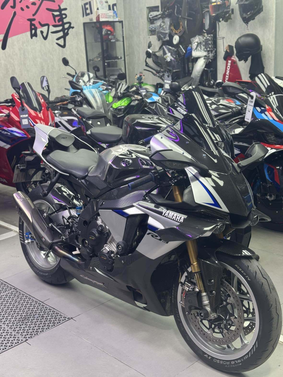 雅马哈 YZF-R1