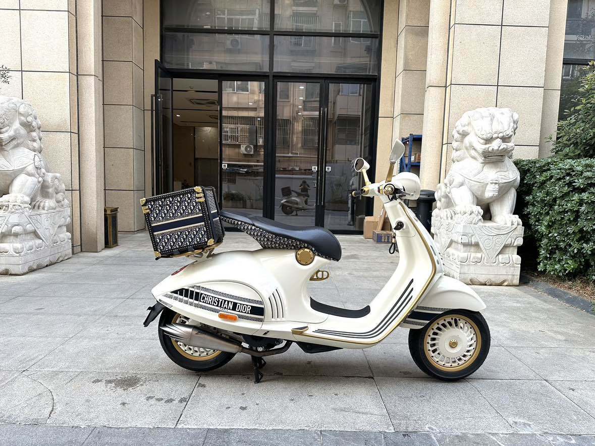VESPA 946