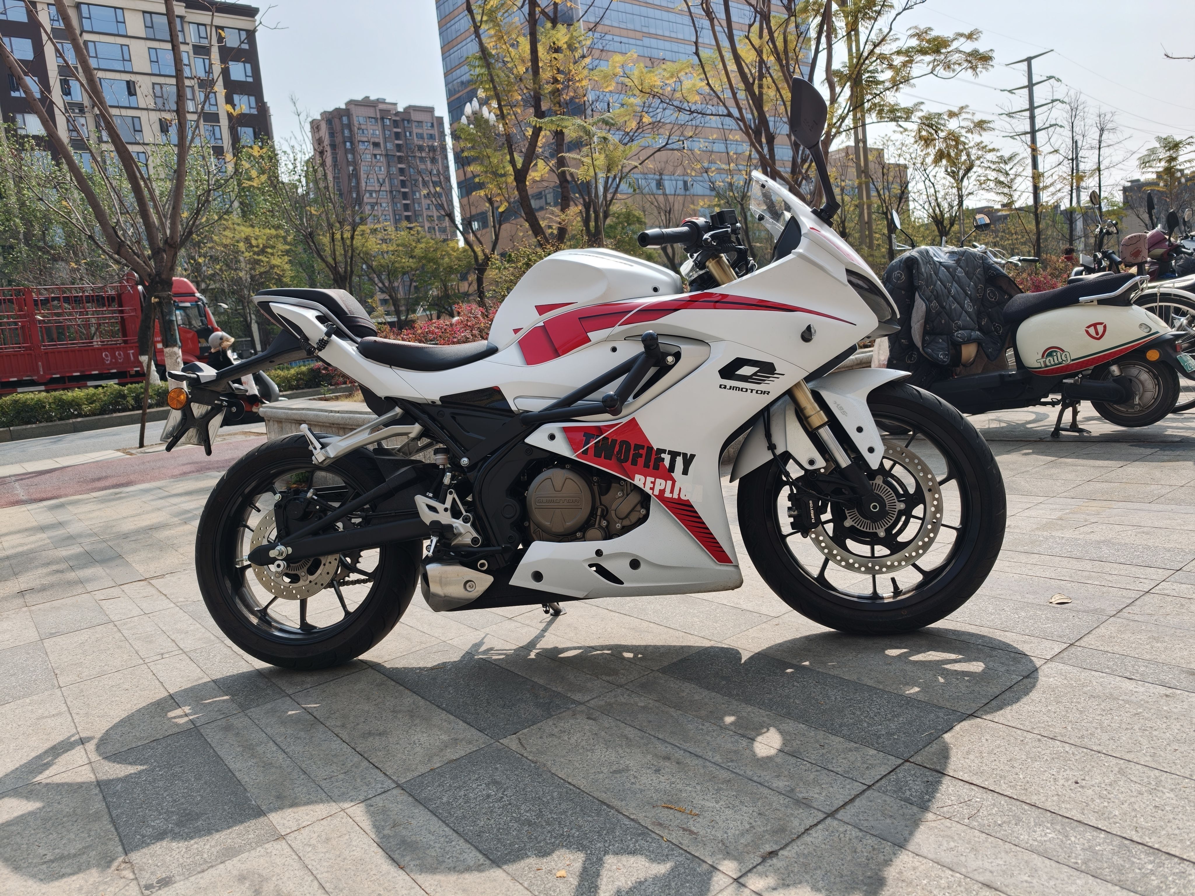 QJMOTOR 赛250