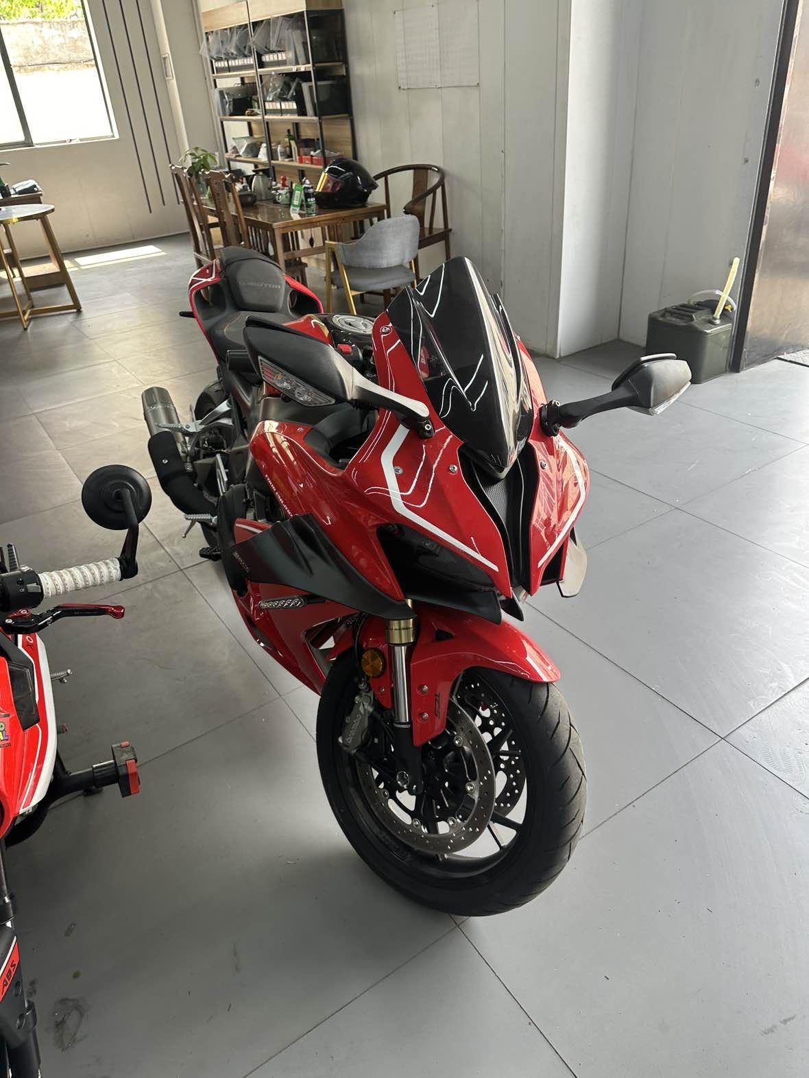 QJMOTOR 赛800