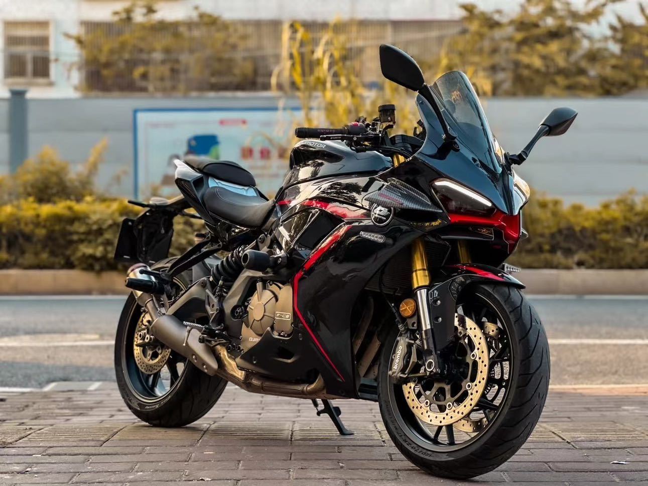 QJMOTOR 赛600
