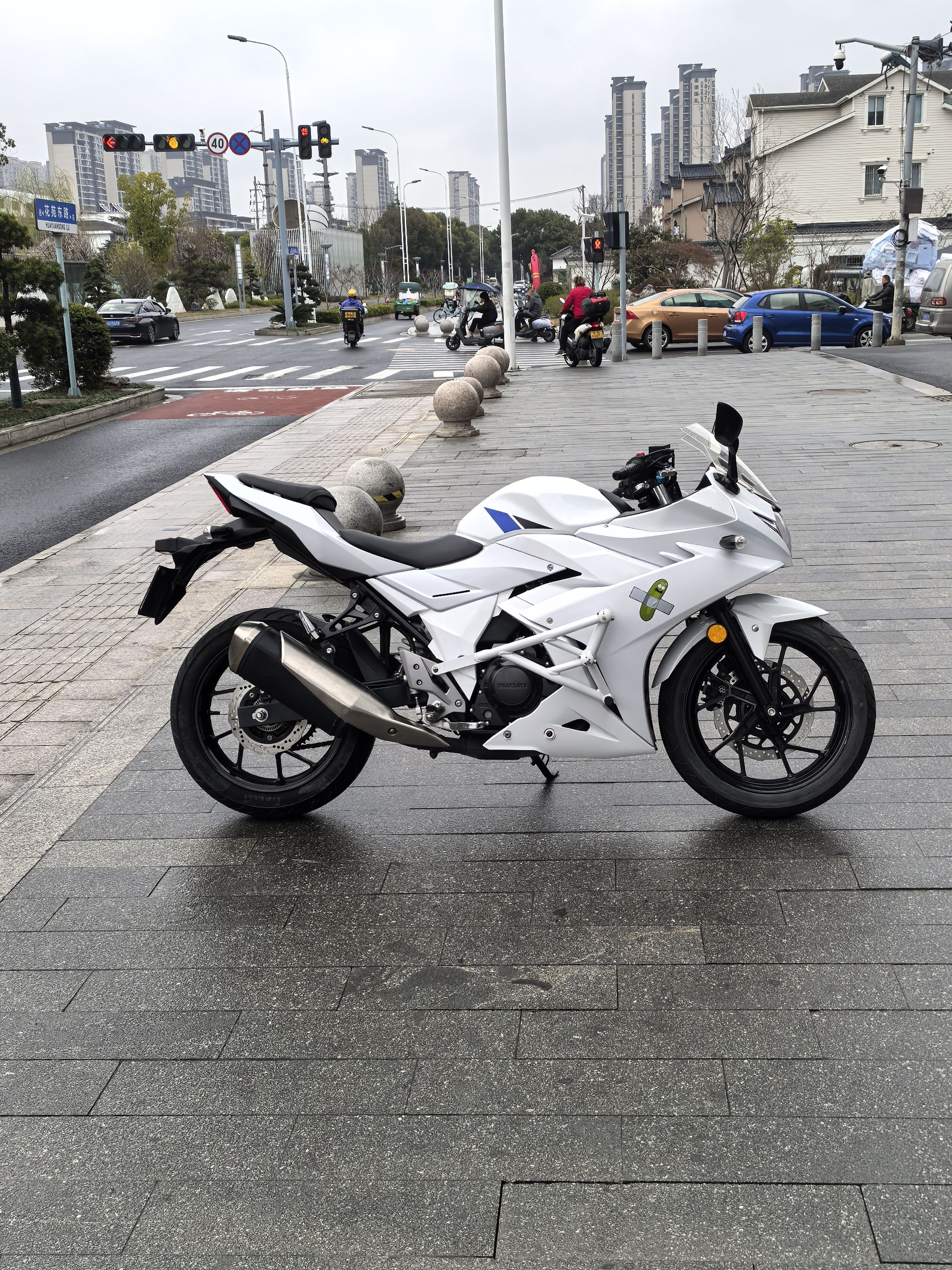 豪爵铃木 GSX250R