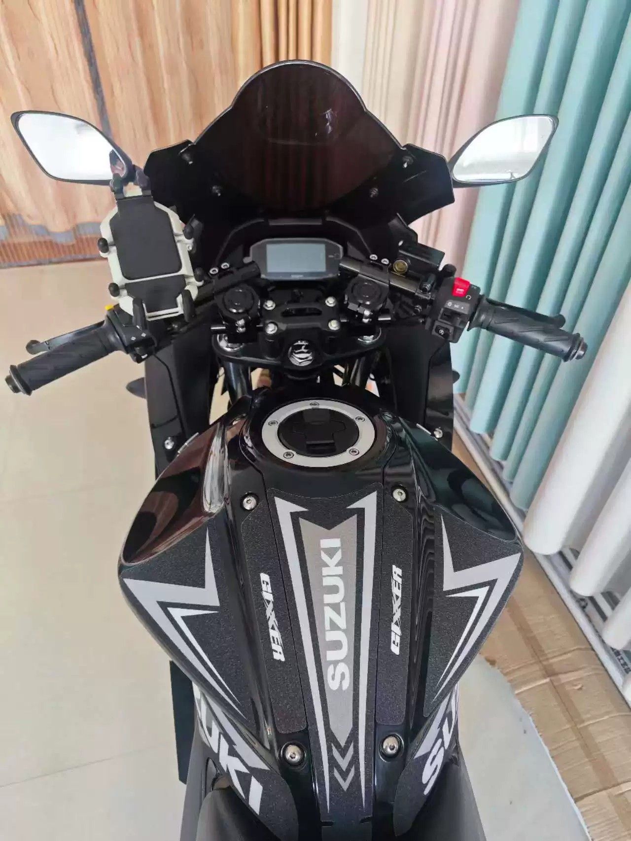 济南铃木 极客飒 Gixxer 155