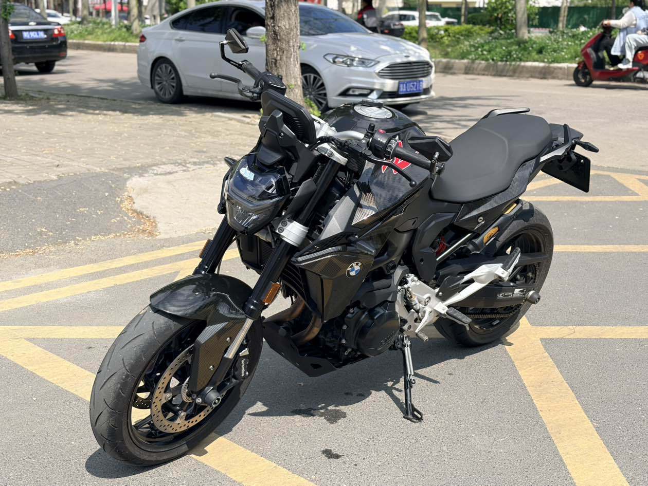 宝马 F 900 R