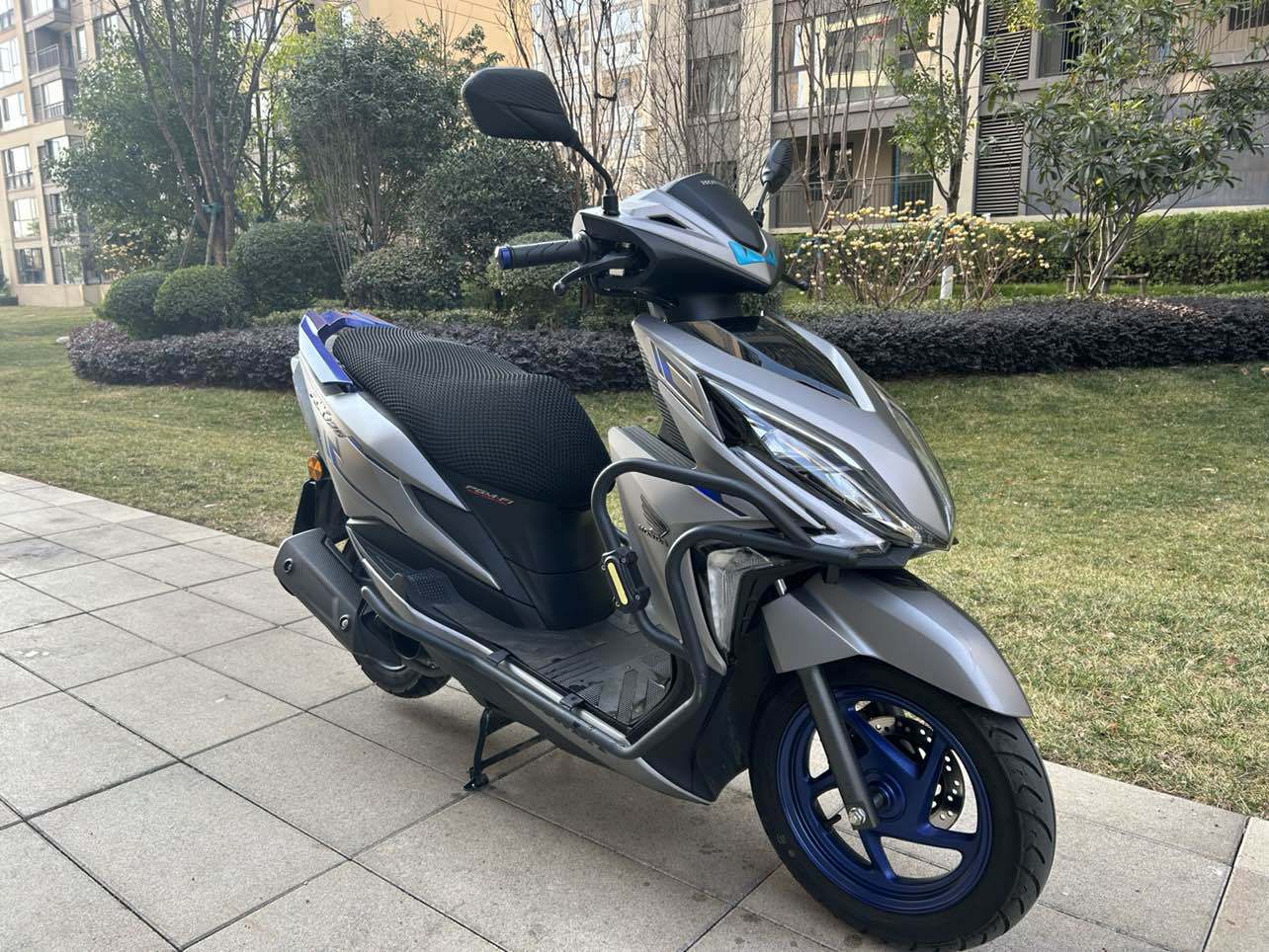 新大洲本田 裂行 RX125Fi