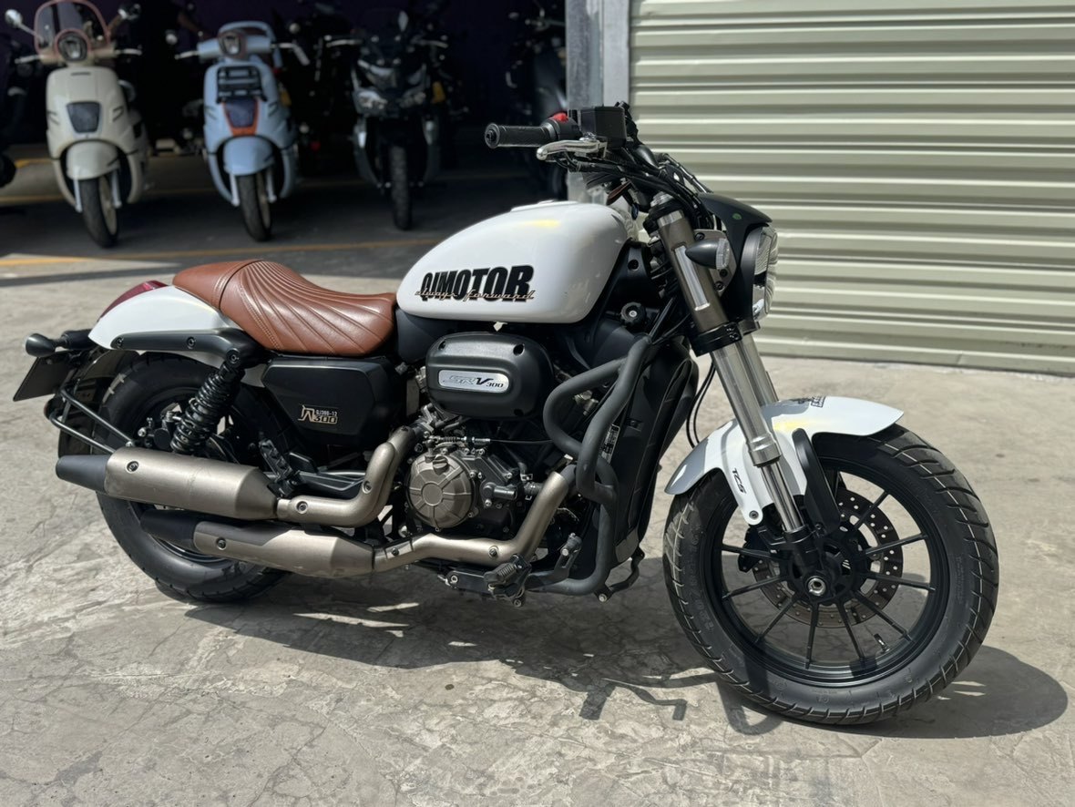 QJMOTOR 闪300S