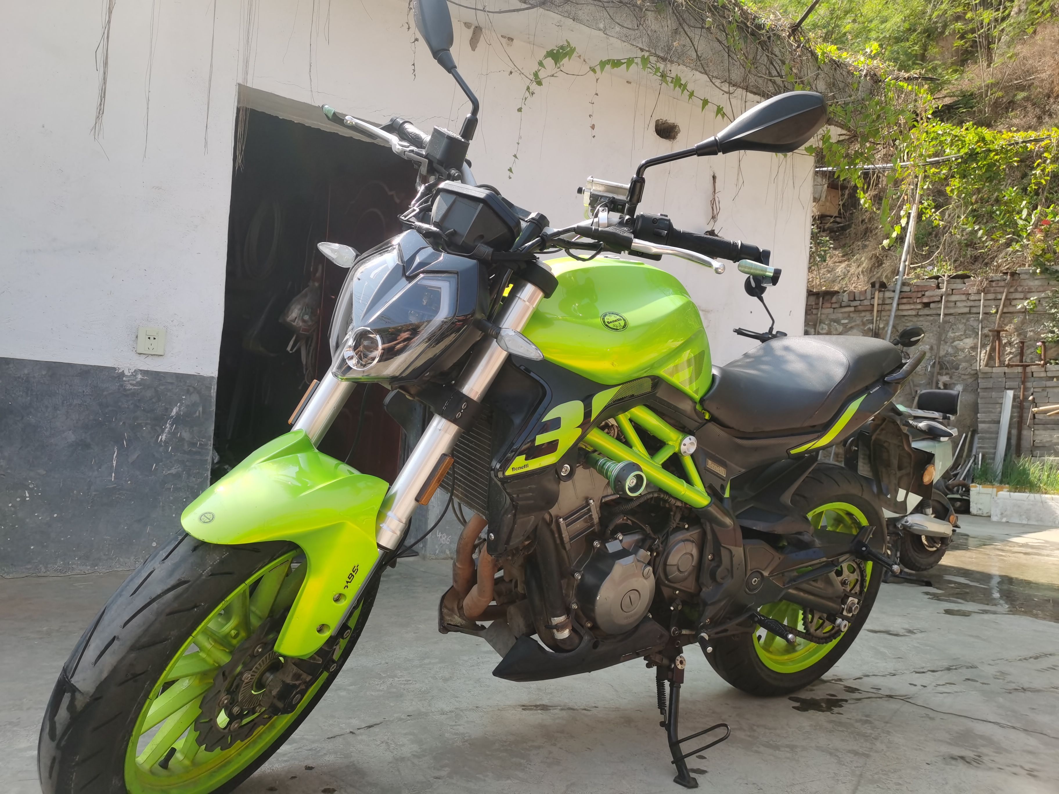 贝纳利 蓝宝龙 BN302S