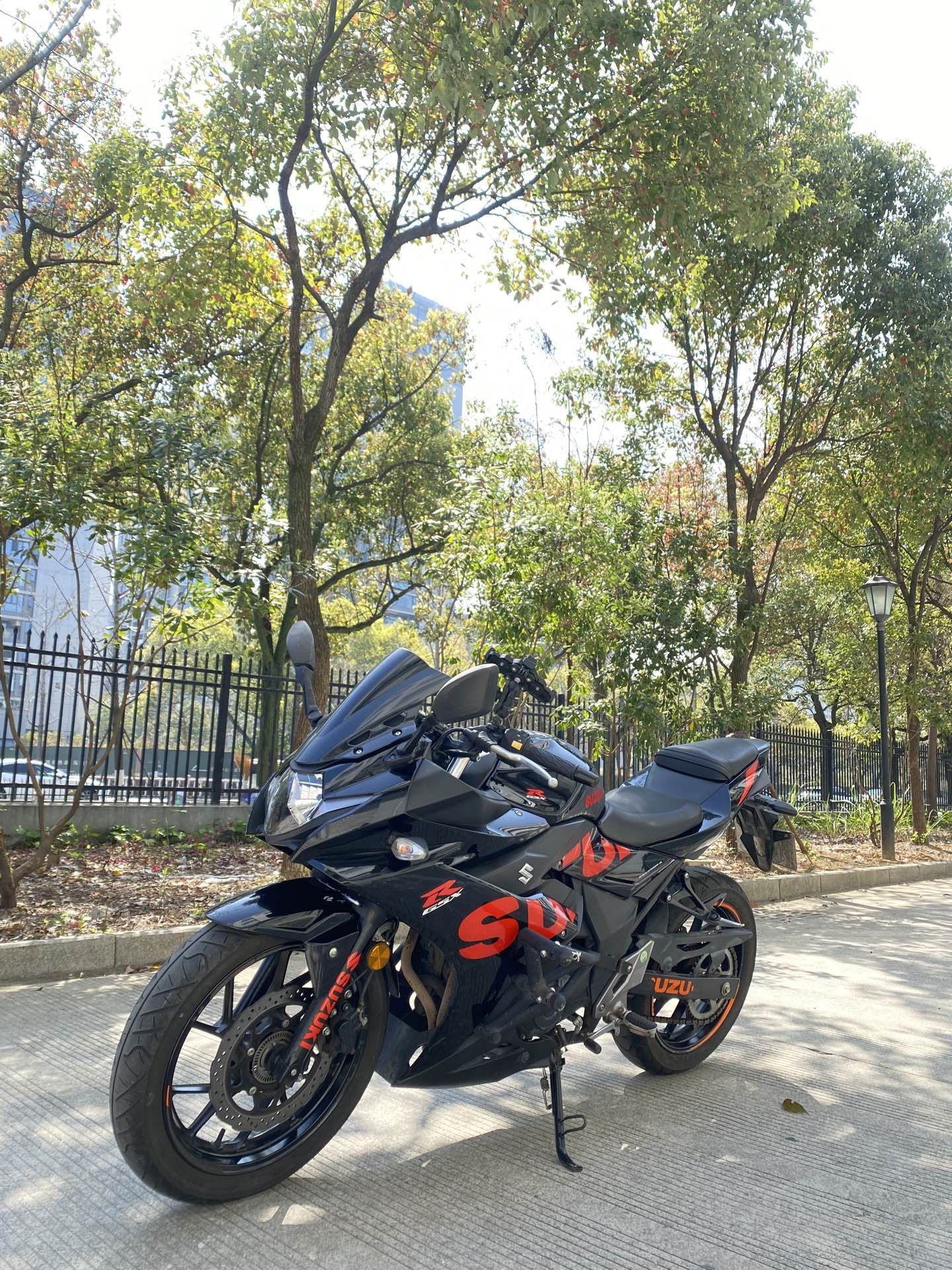 豪爵铃木 GSX250R