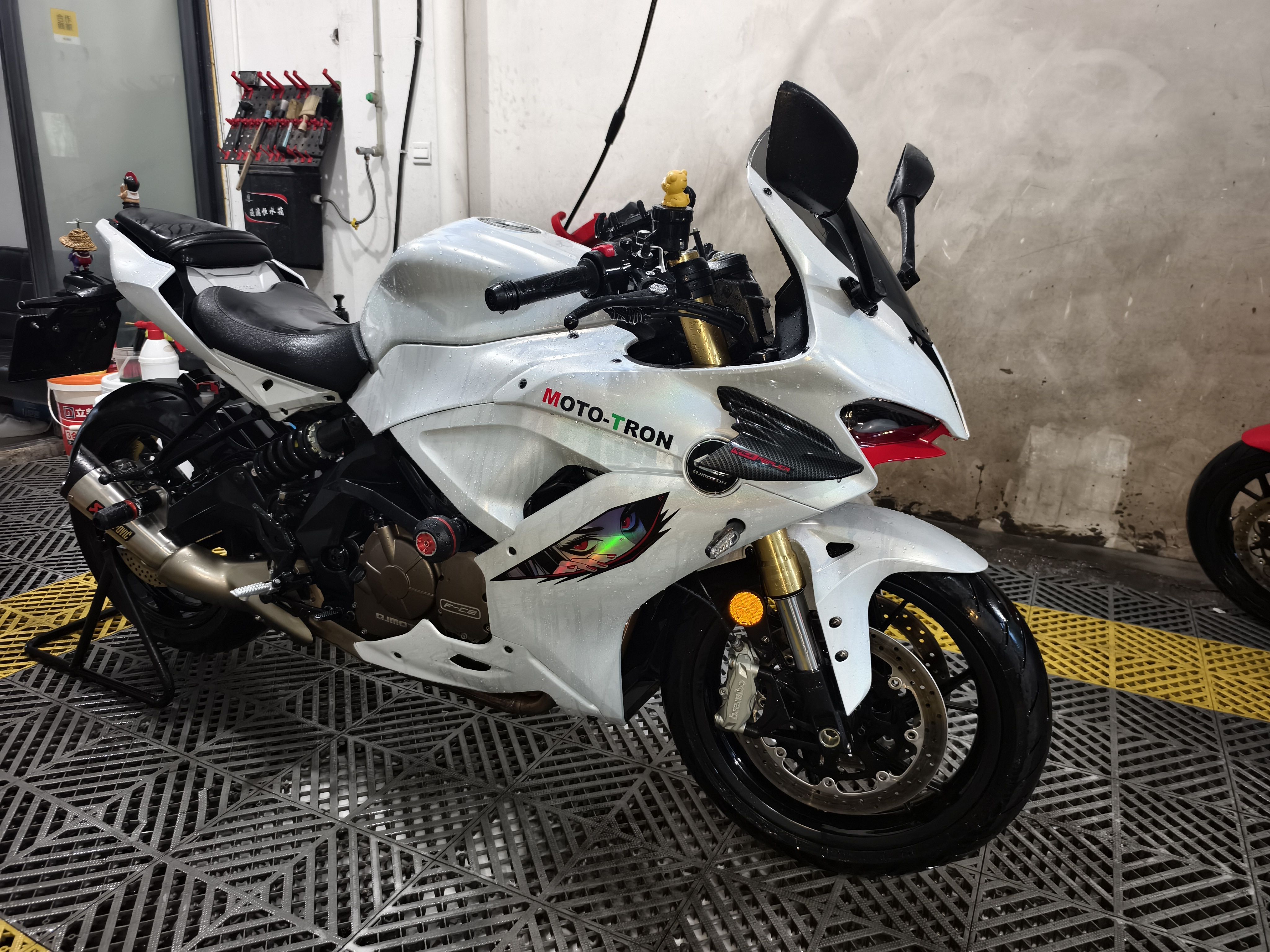 QJMOTOR 赛600