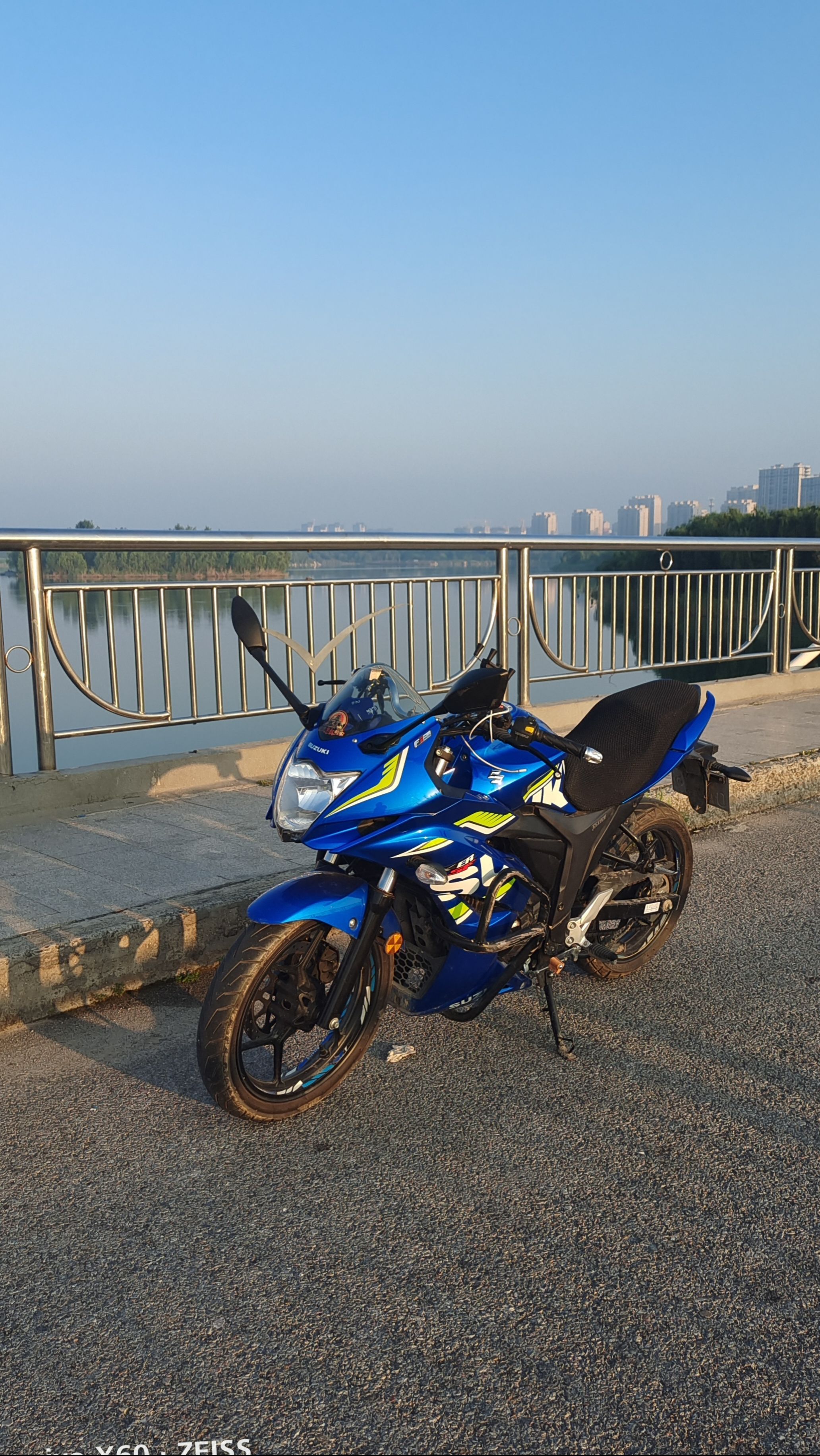 济南铃木 极客飒 Gixxer 155