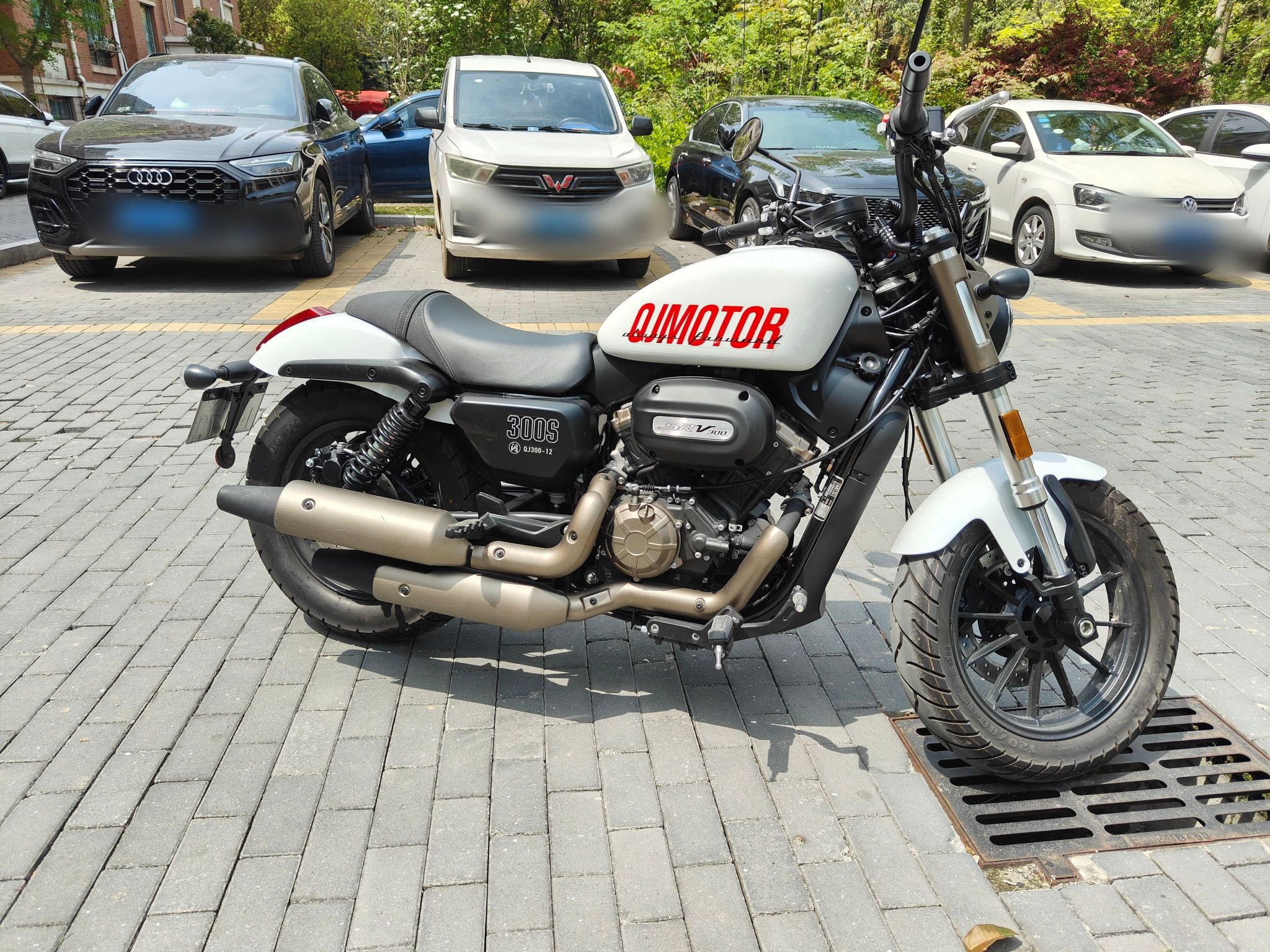 QJMOTOR 闪300S