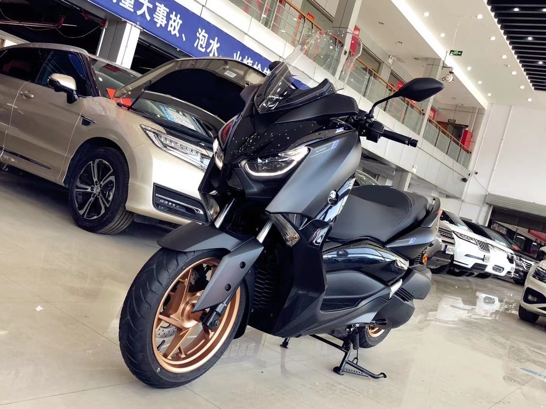 雅马哈 XMAX