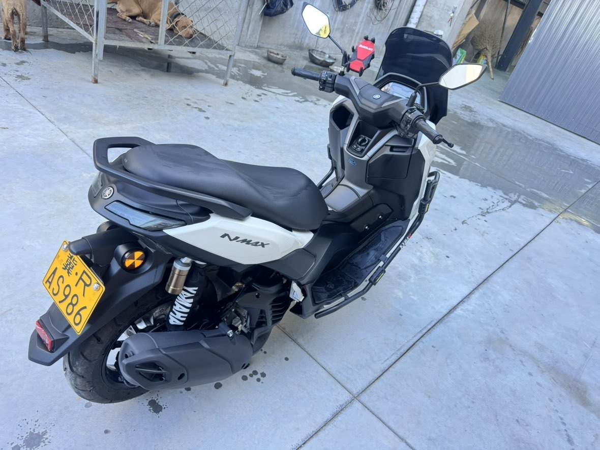 雅马哈 NMAX