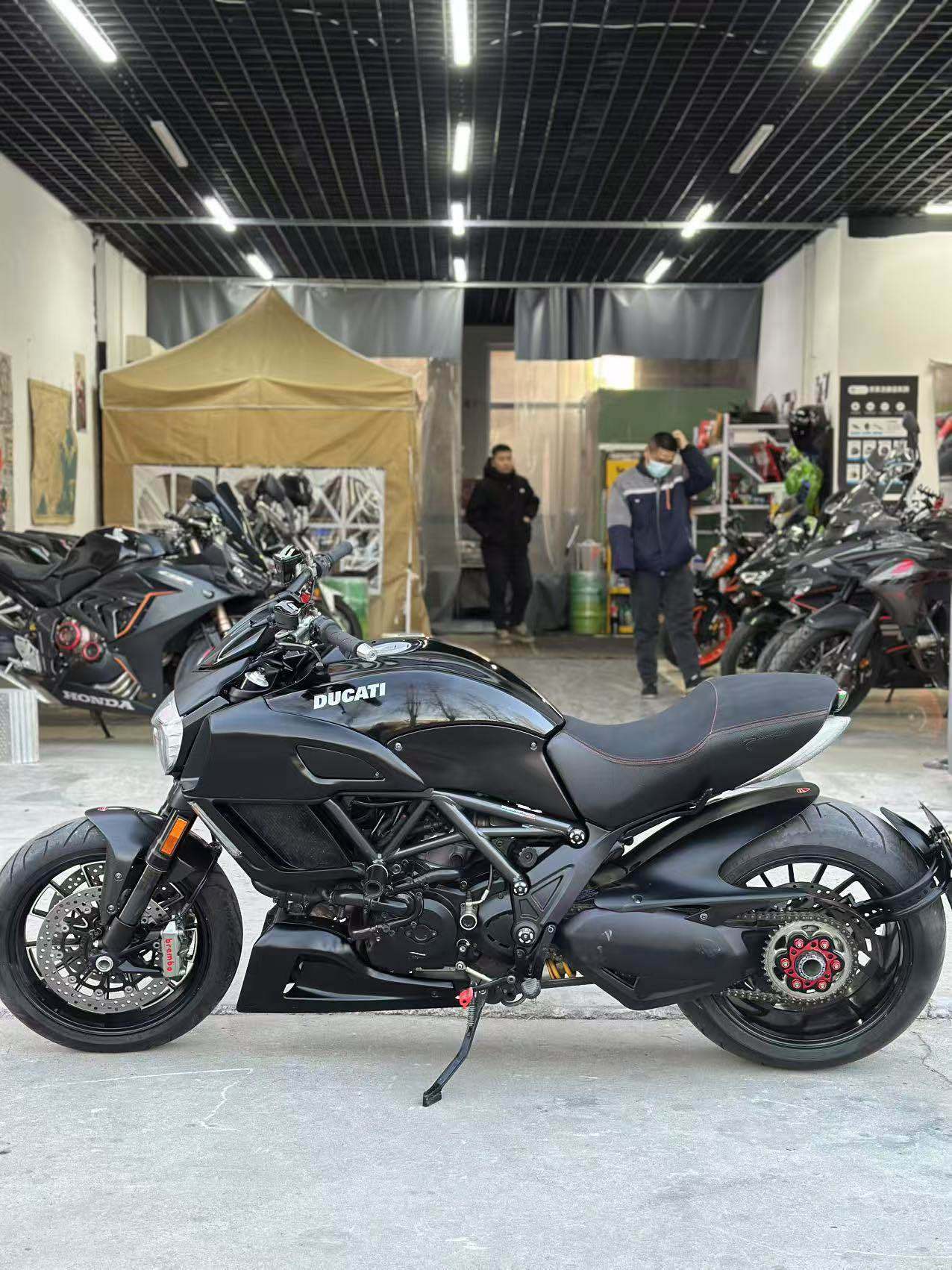 杜卡迪 Diavel 