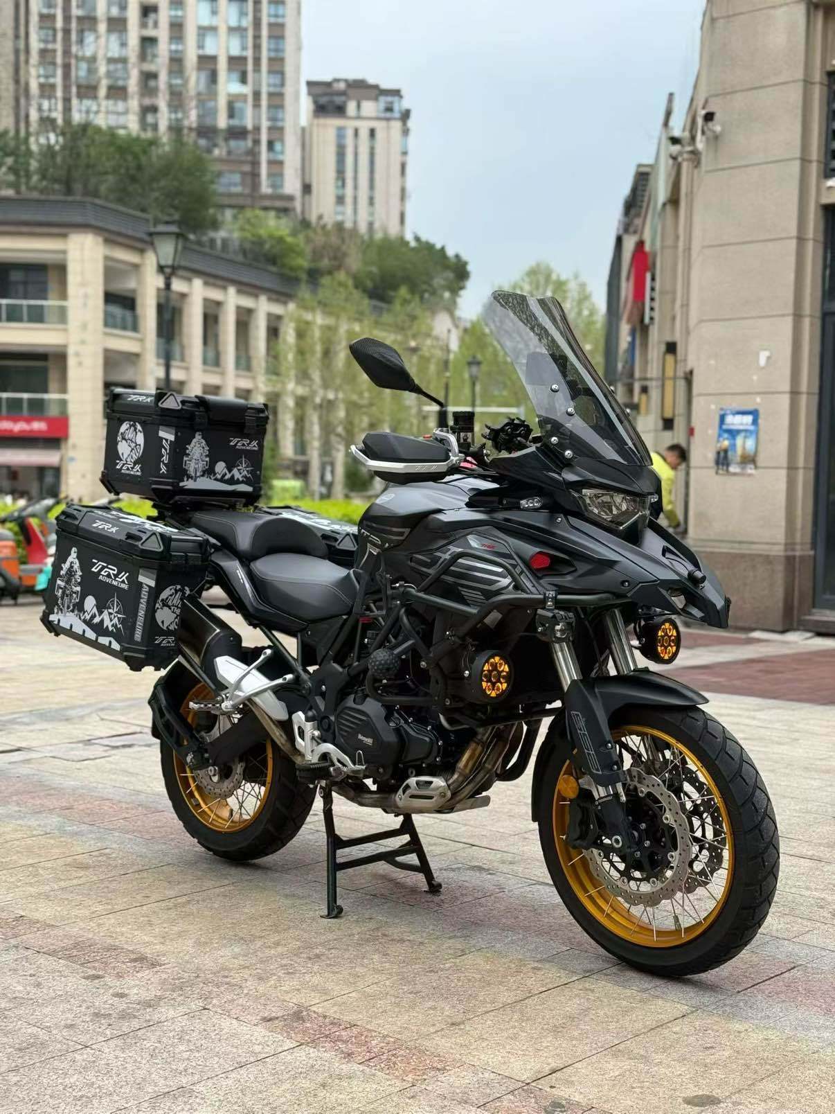 贝纳利 TRK552