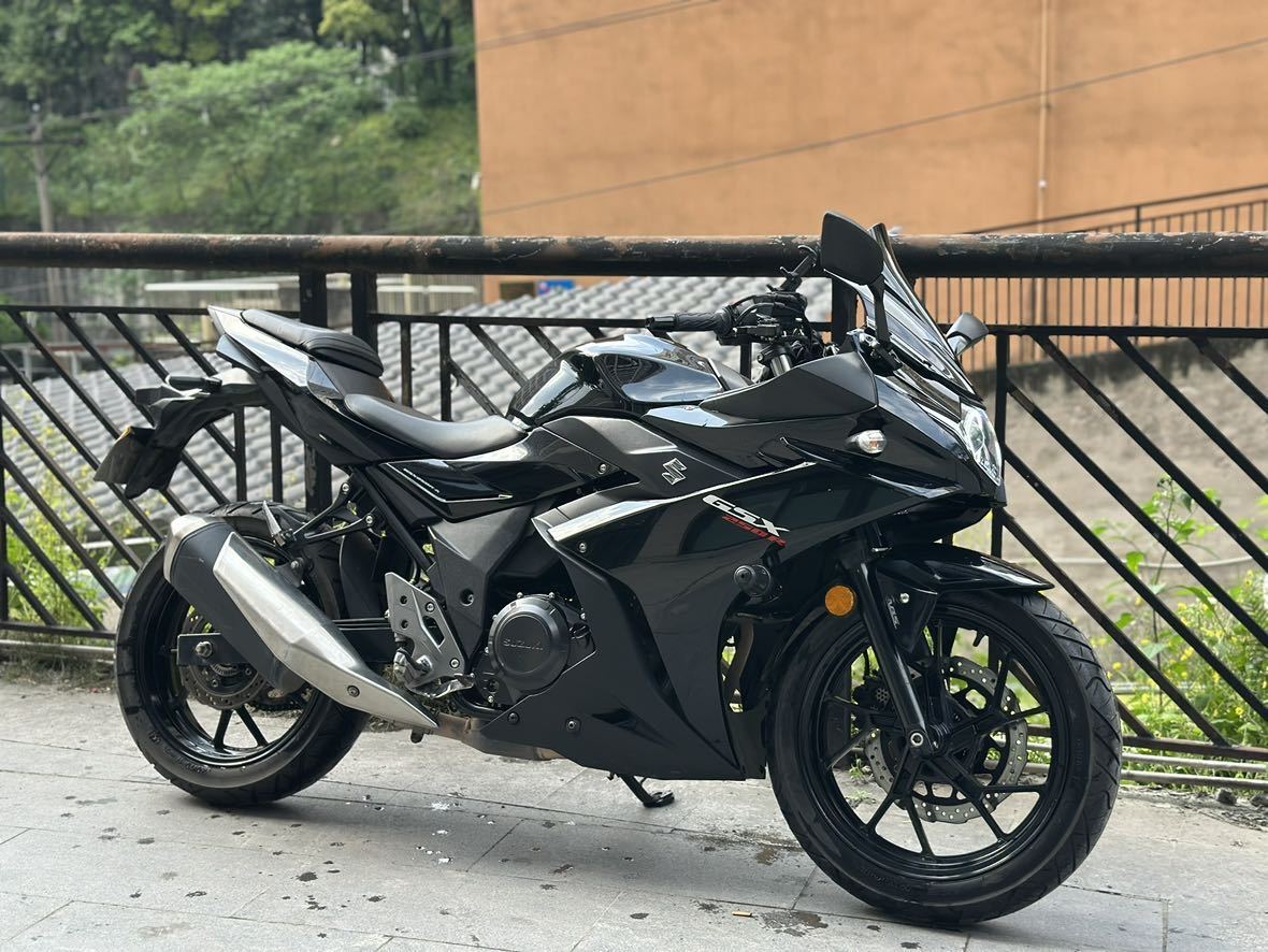 豪爵铃木 GSX250R