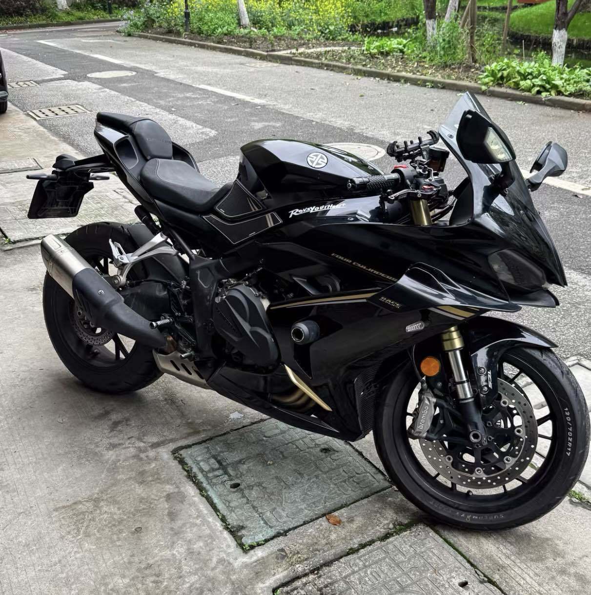 QJMOTOR 赛800