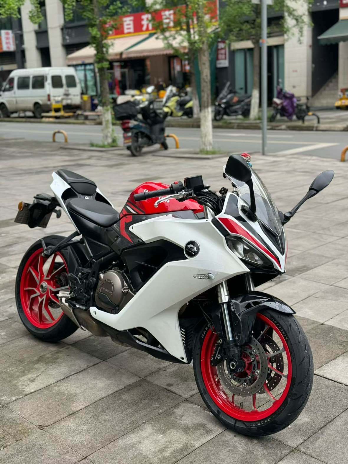 QJMOTOR 赛400