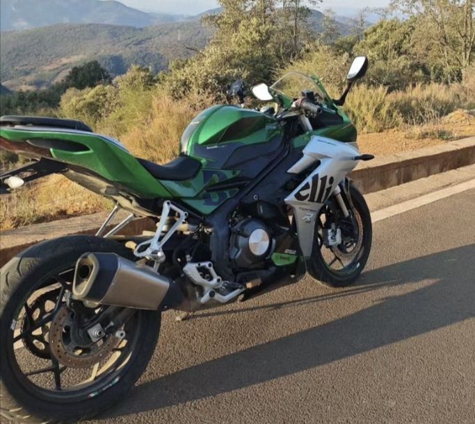 贝纳利 龙卷风 Tornado 252R