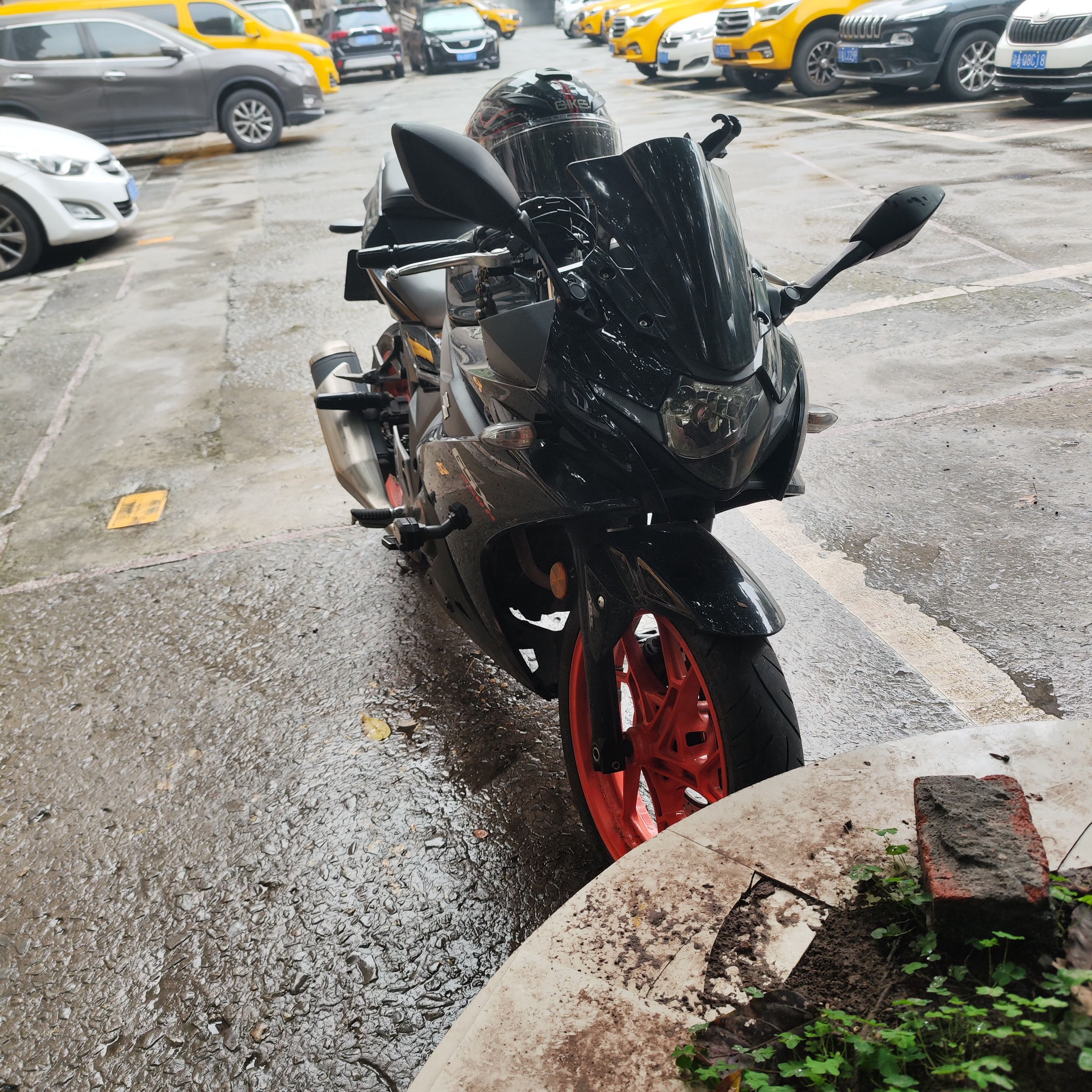 豪爵铃木 GSX250R