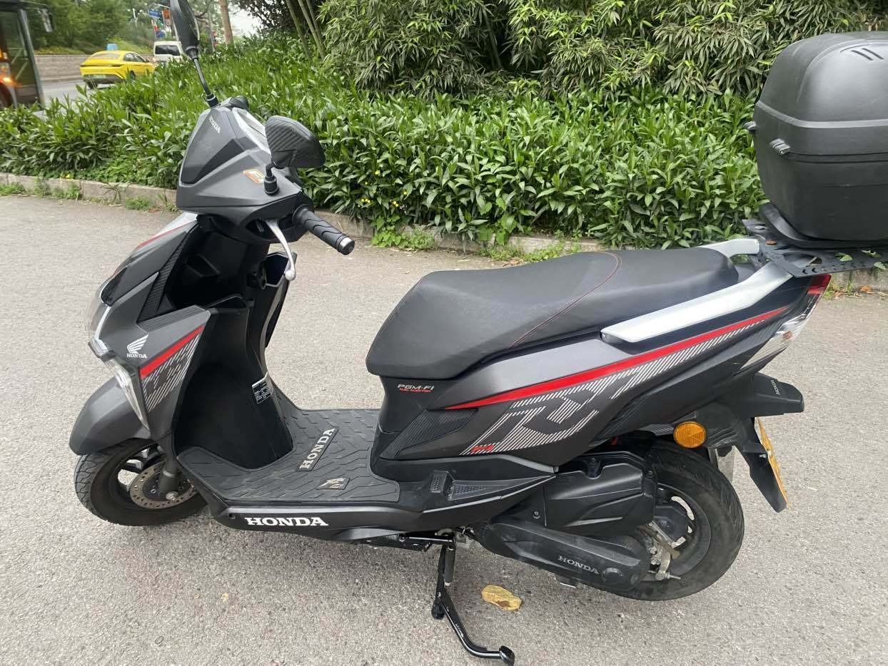 新大洲本田 裂行 RX125Fi
