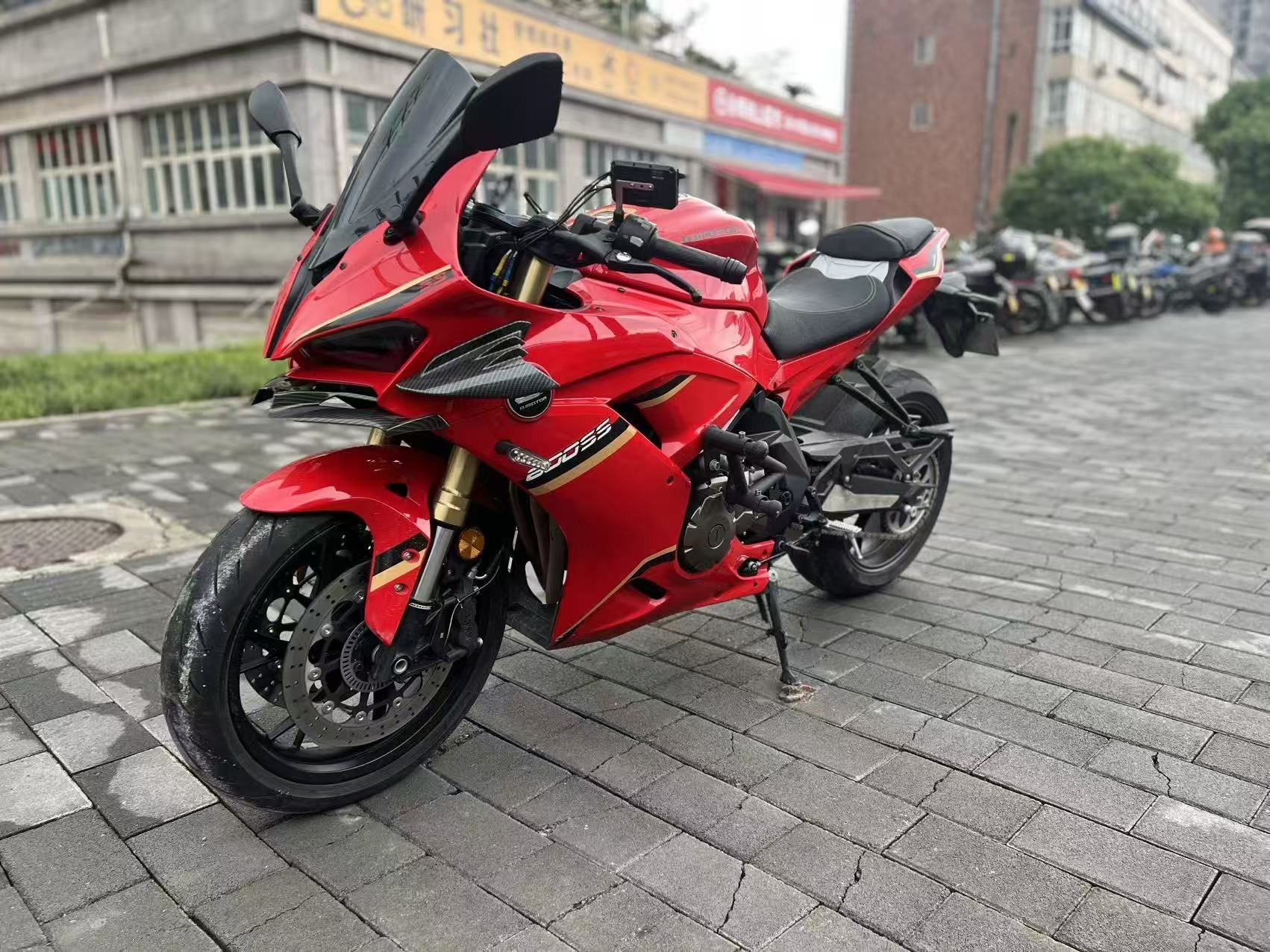 QJMOTOR 赛600