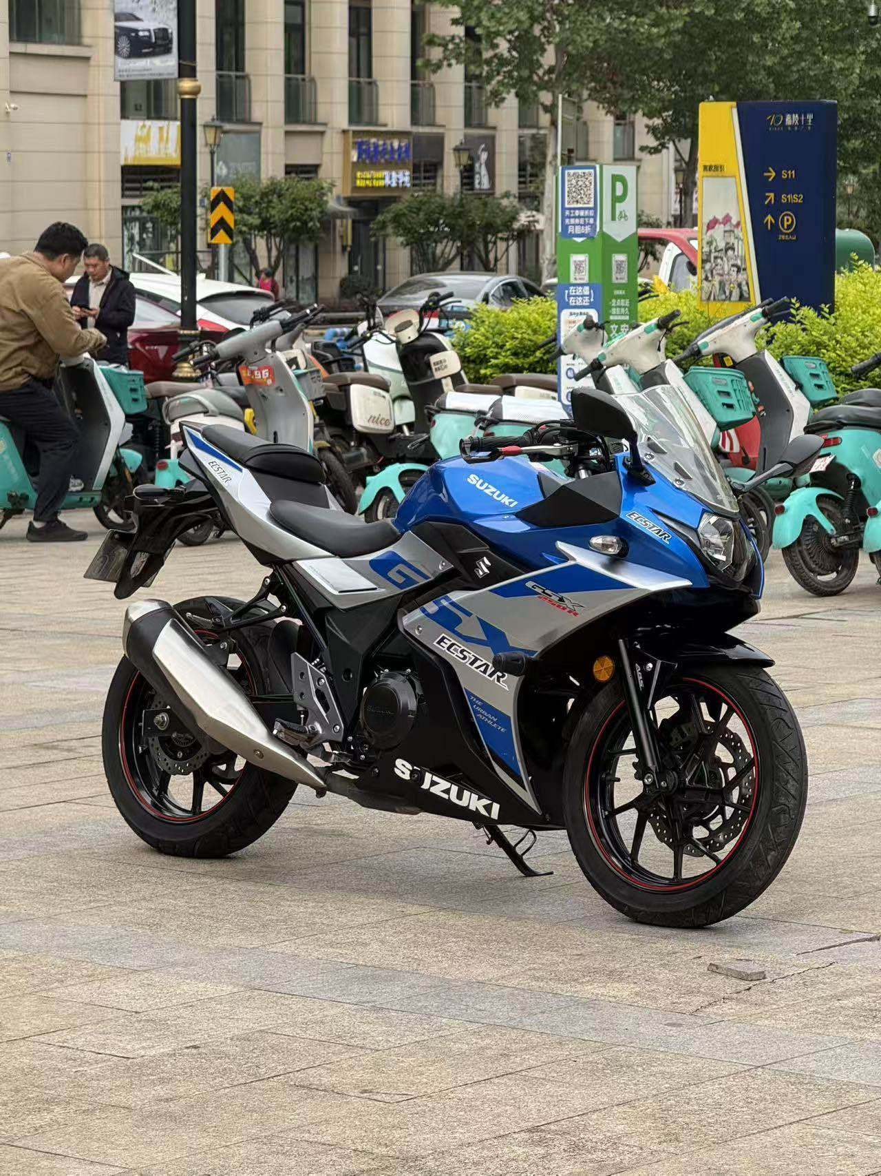 豪爵铃木 GSX250R