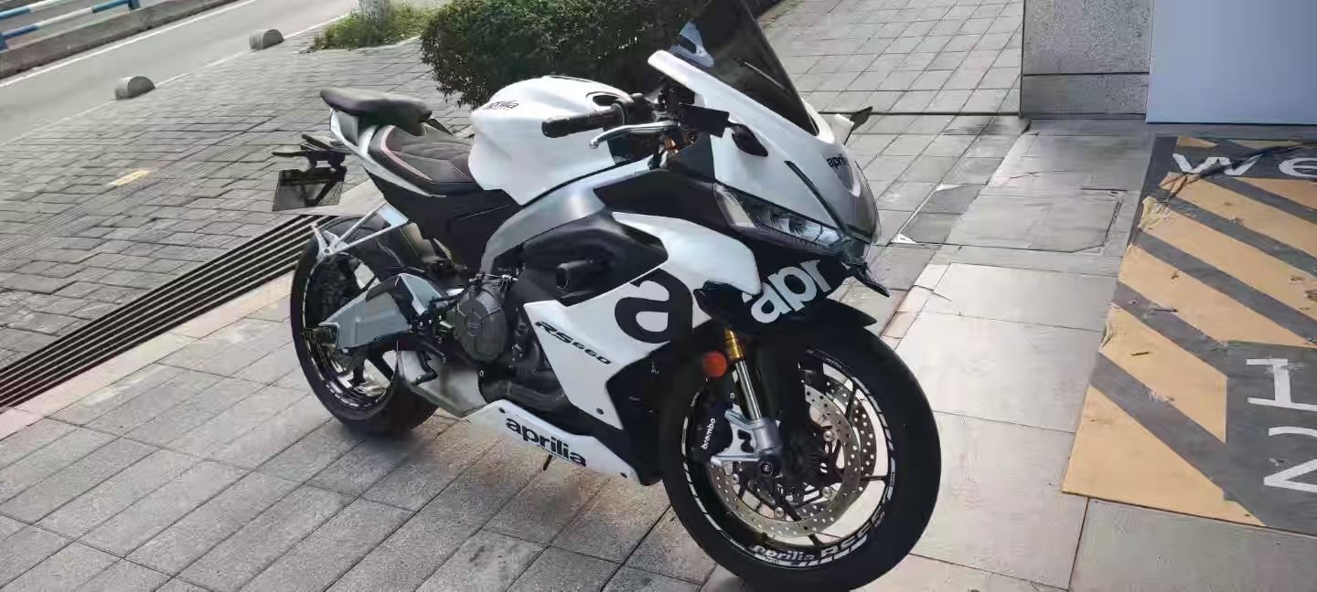 阿普利亚 RS 660 