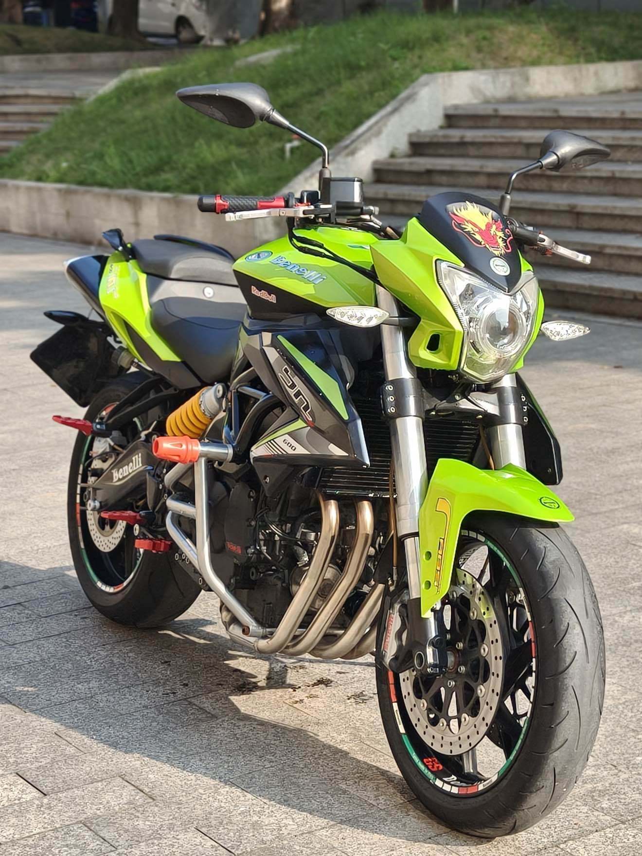 贝纳利 TNT600i
