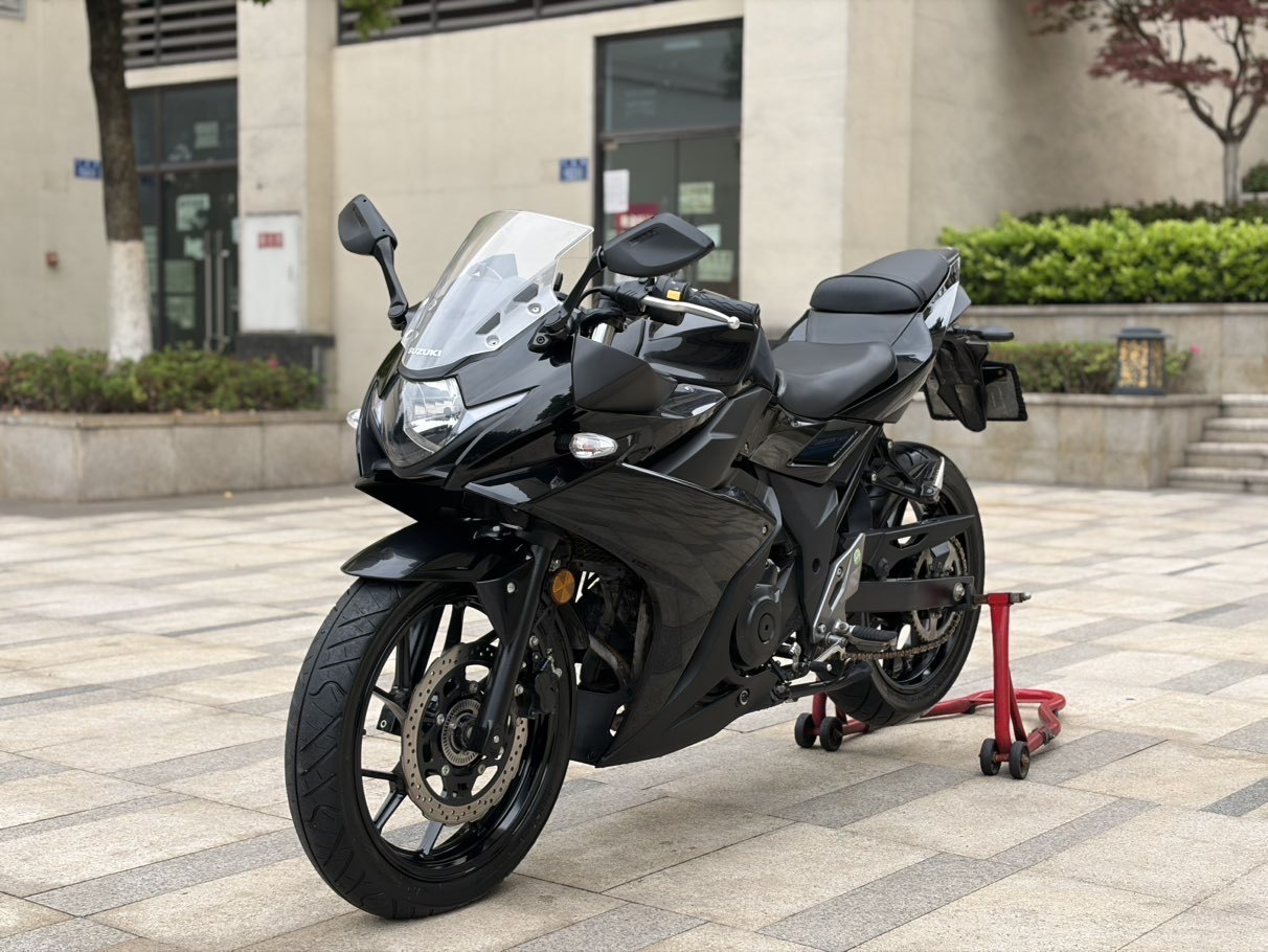 豪爵铃木 GSX250R