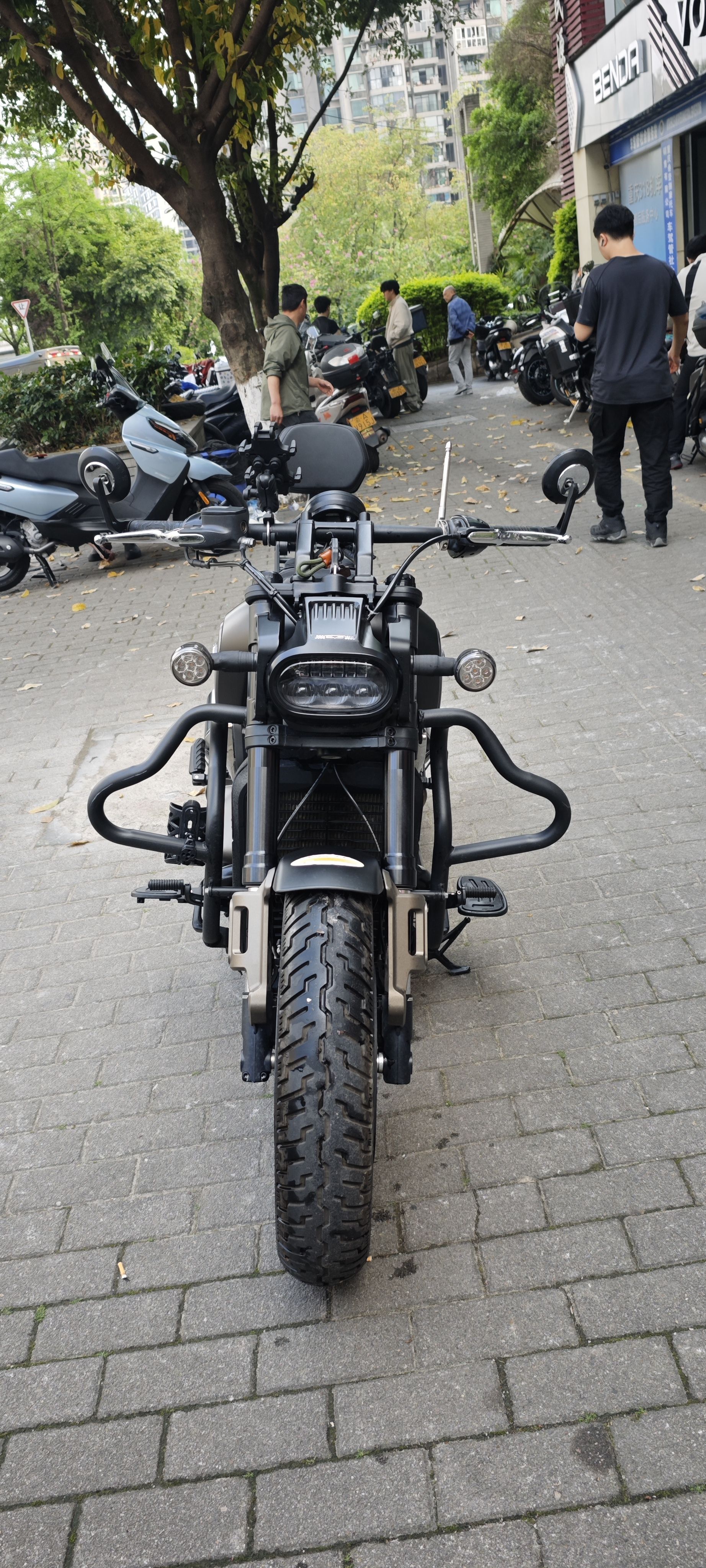 QJMOTOR 闪600